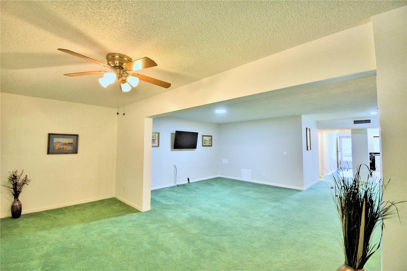 400 EL CAMINO DR #109