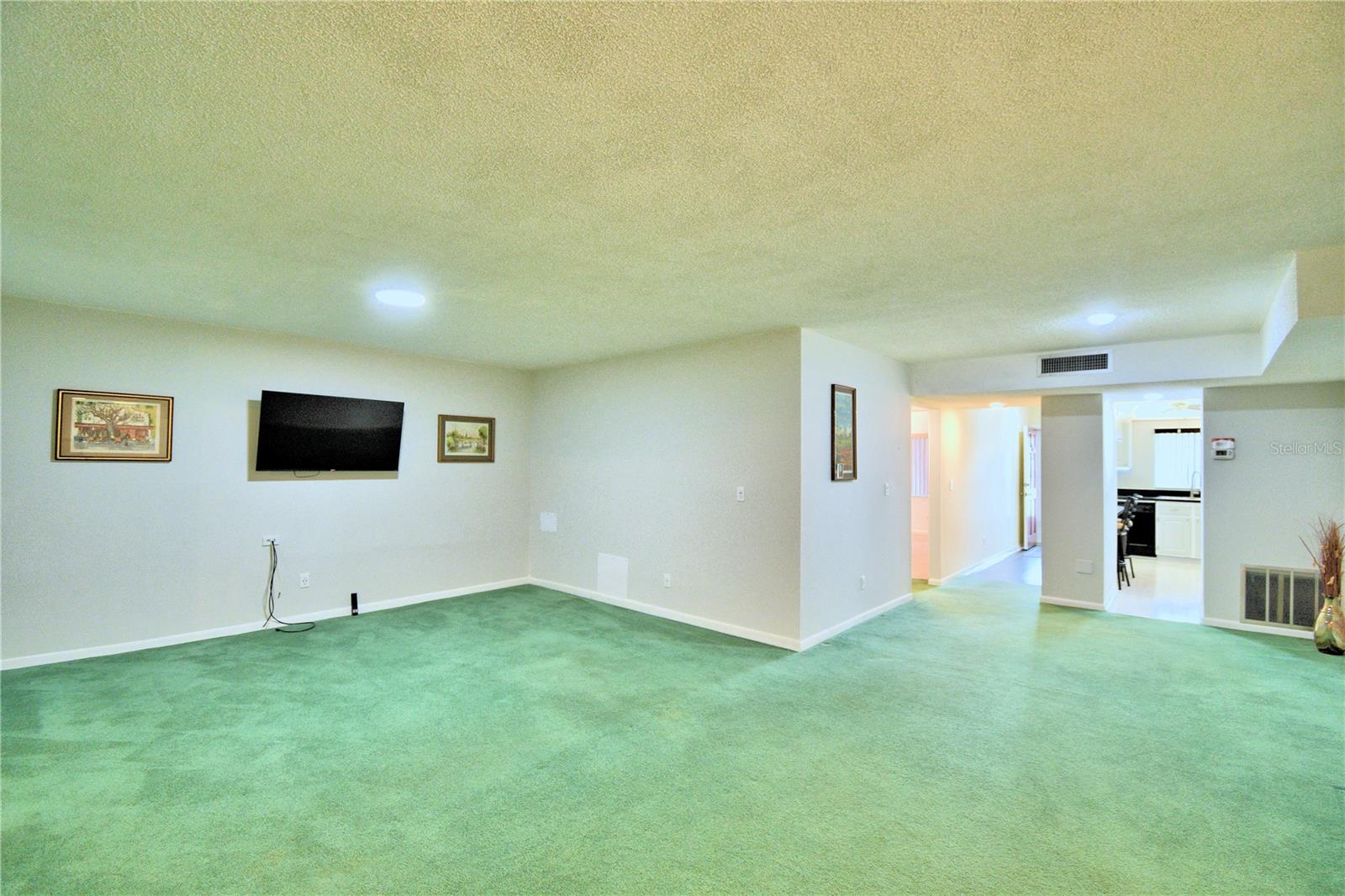 400 EL CAMINO DR #109