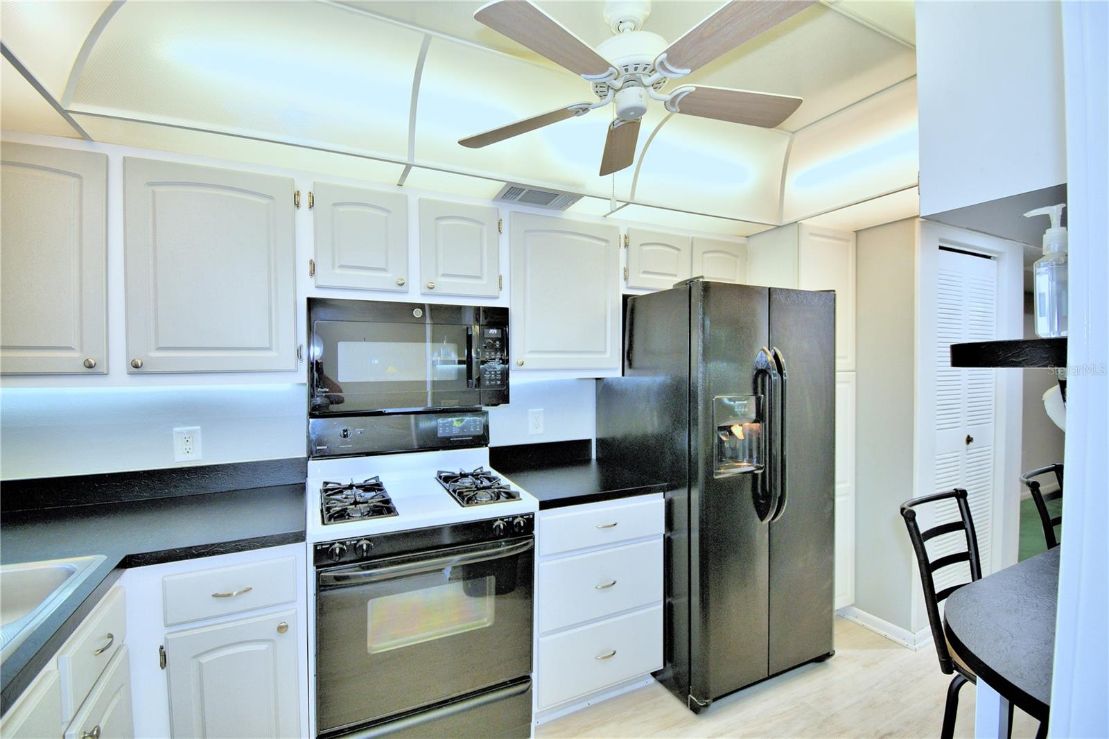 400 EL CAMINO DR #109