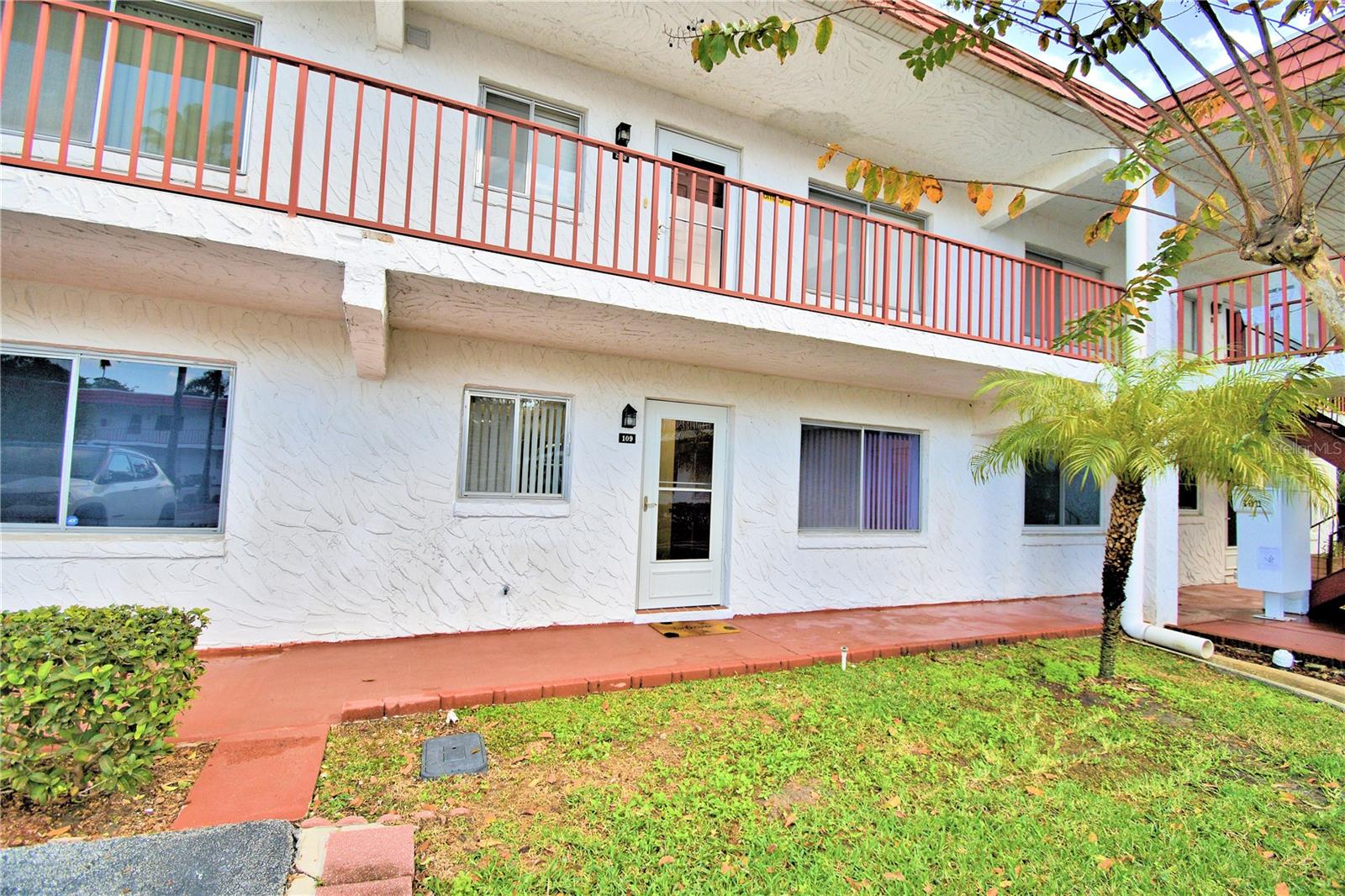400 EL CAMINO DR #109