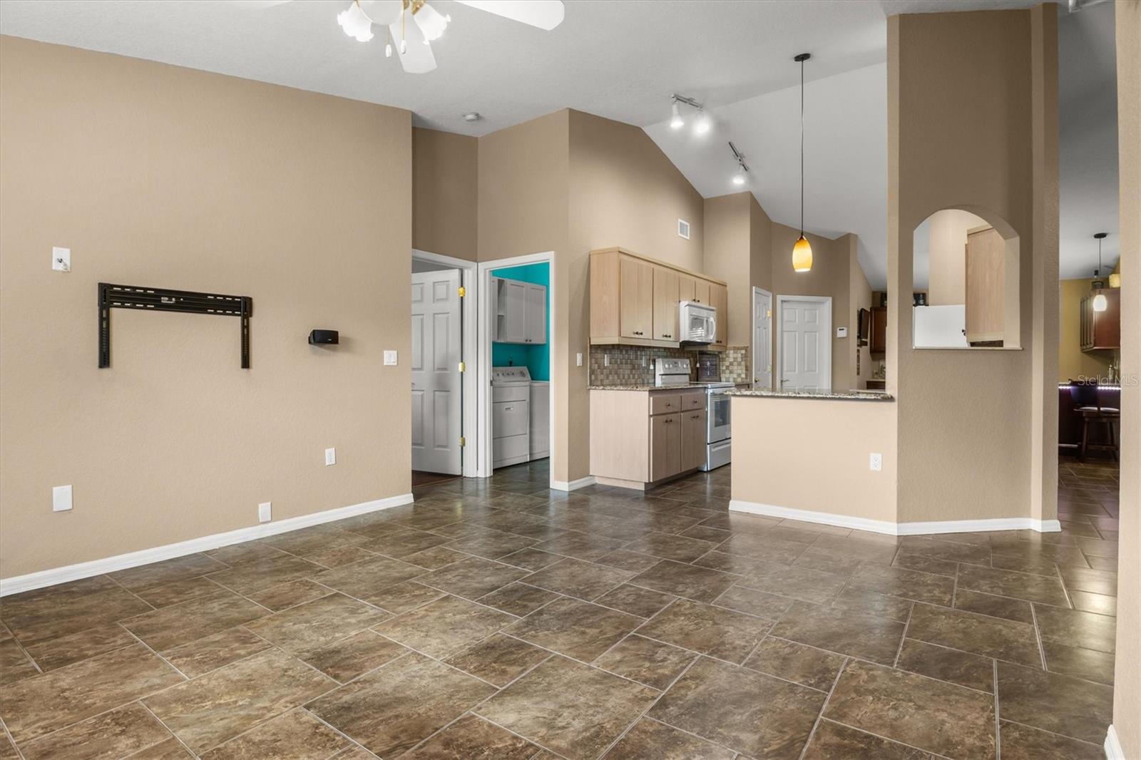 409 BIGSTAFF CT