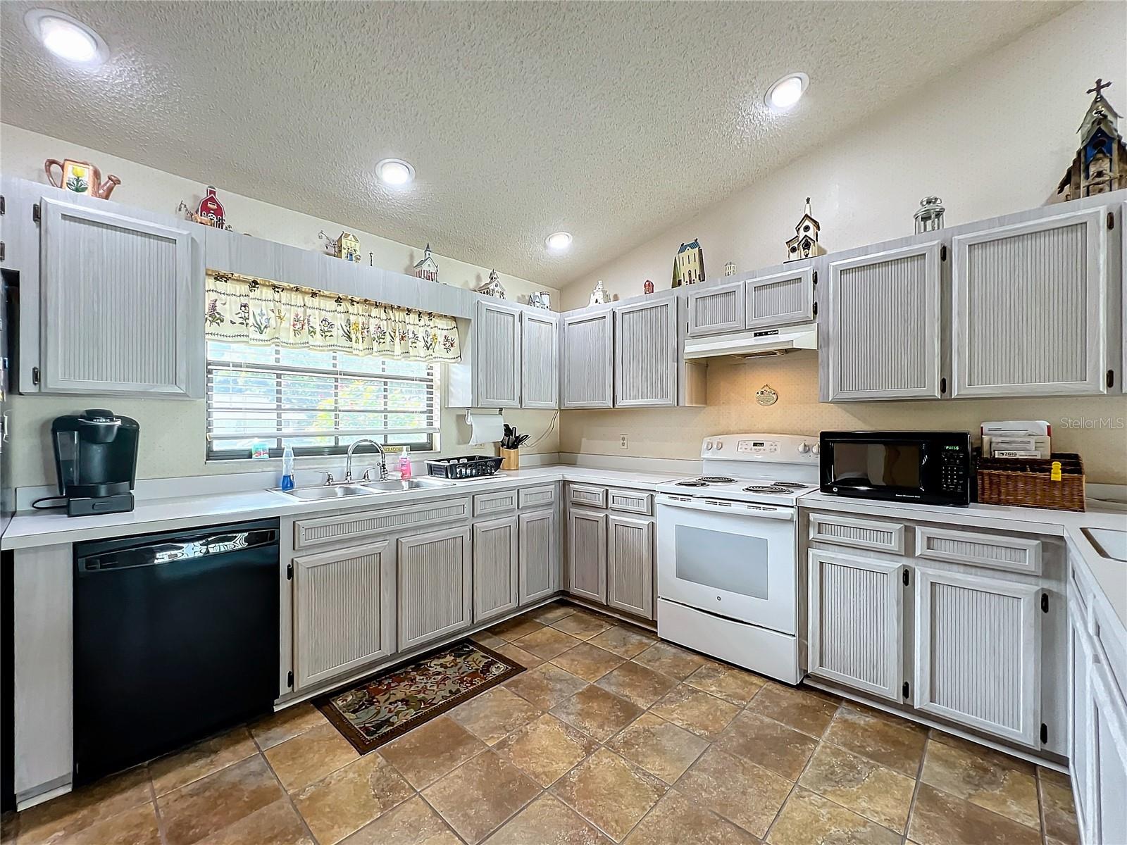 7412 FLORAL CIR E