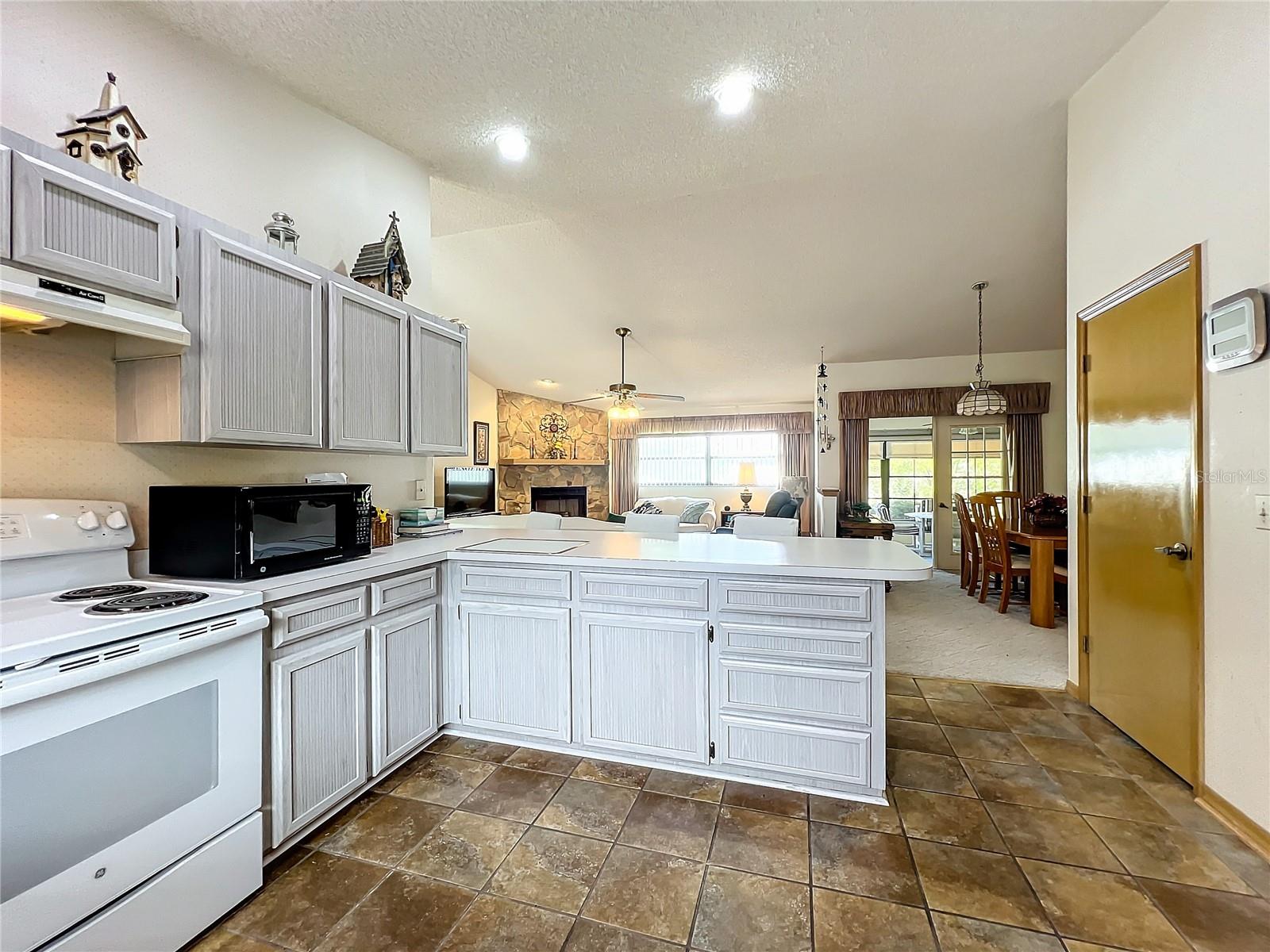 7412 FLORAL CIR E