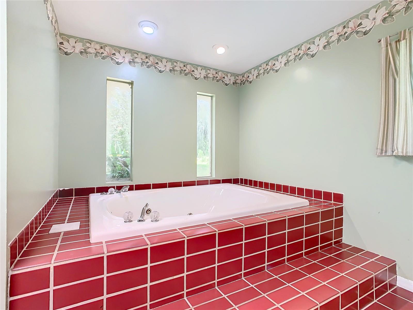 1967 FOXHOLLOW DR E