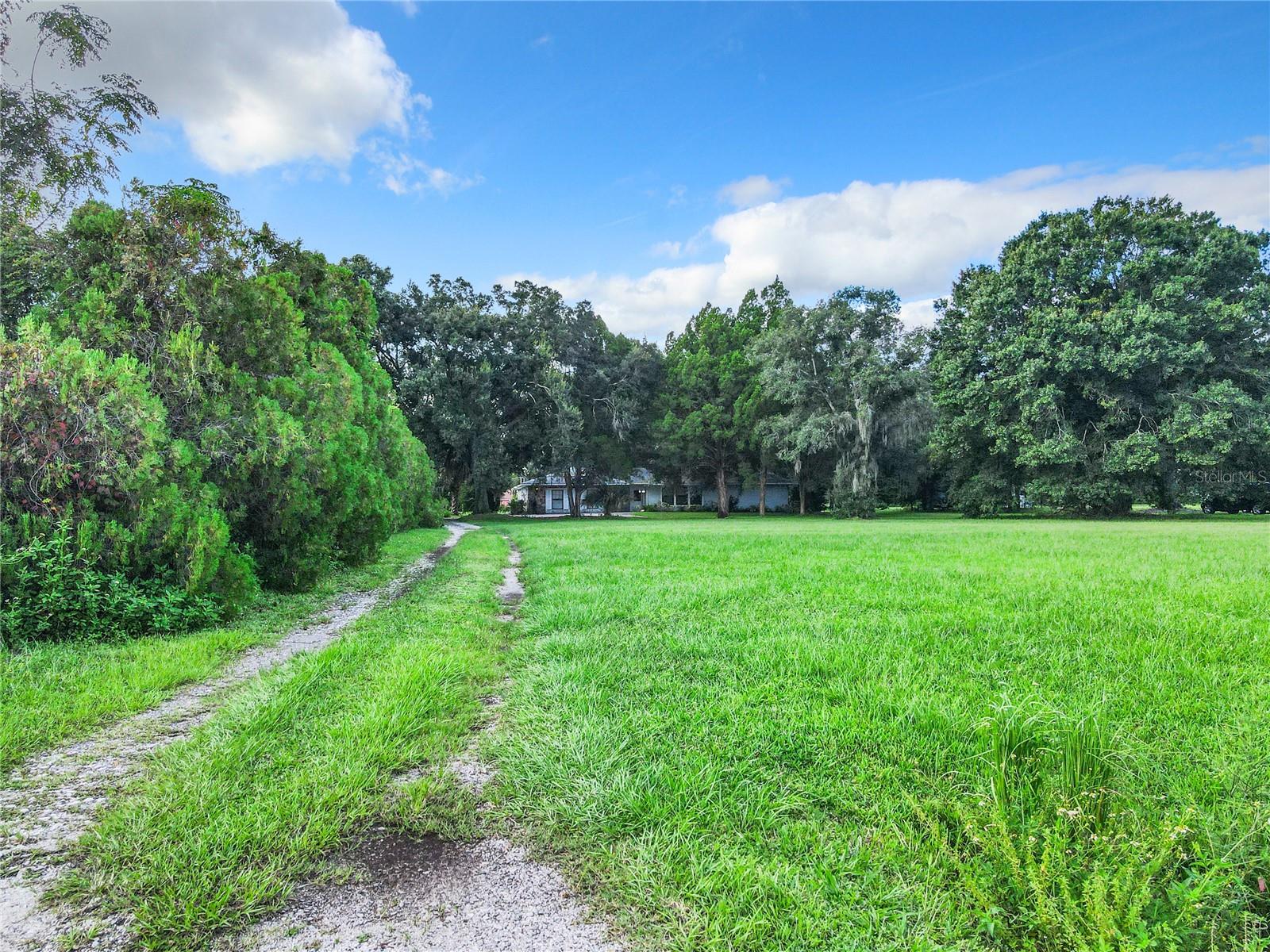 1967 FOXHOLLOW DR E