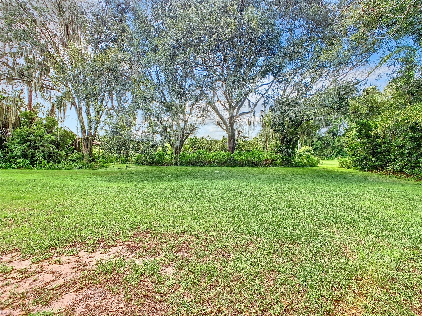 1967 FOXHOLLOW DR E