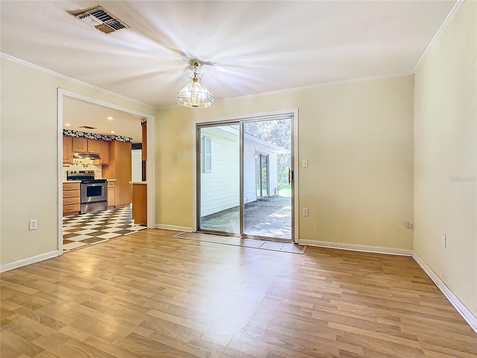 1967 FOXHOLLOW DR E