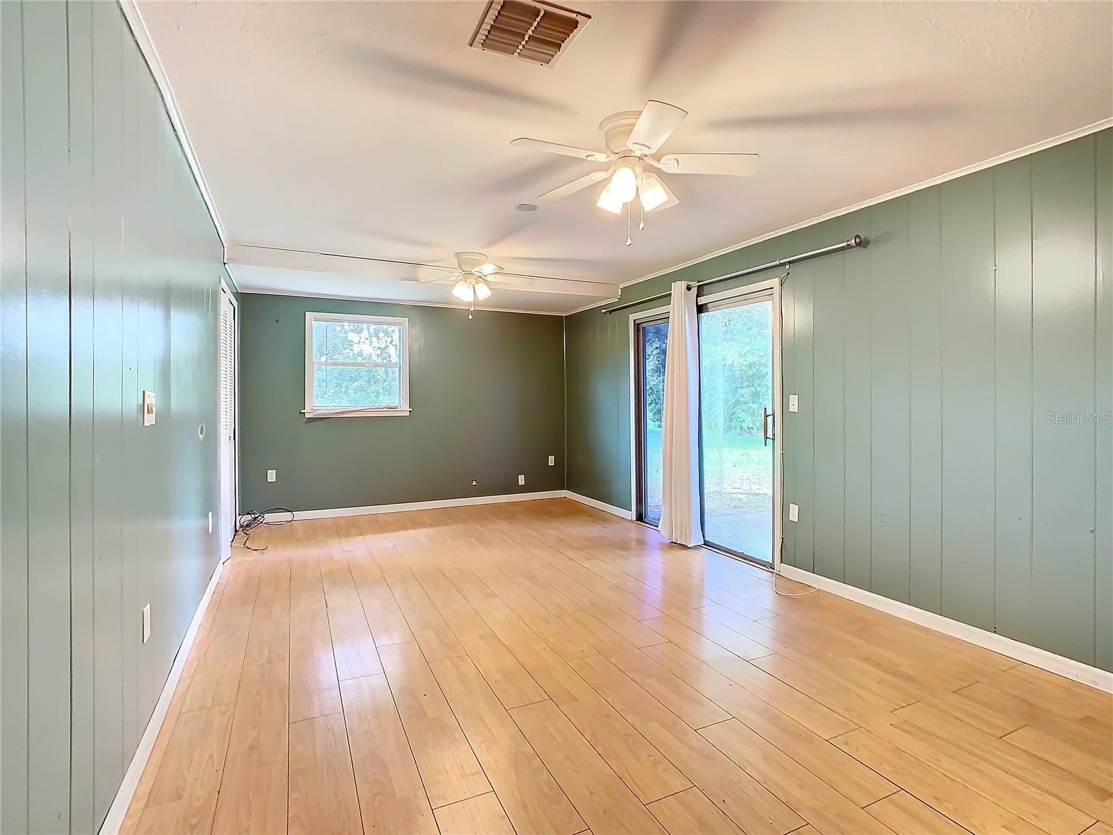 1967 FOXHOLLOW DR E