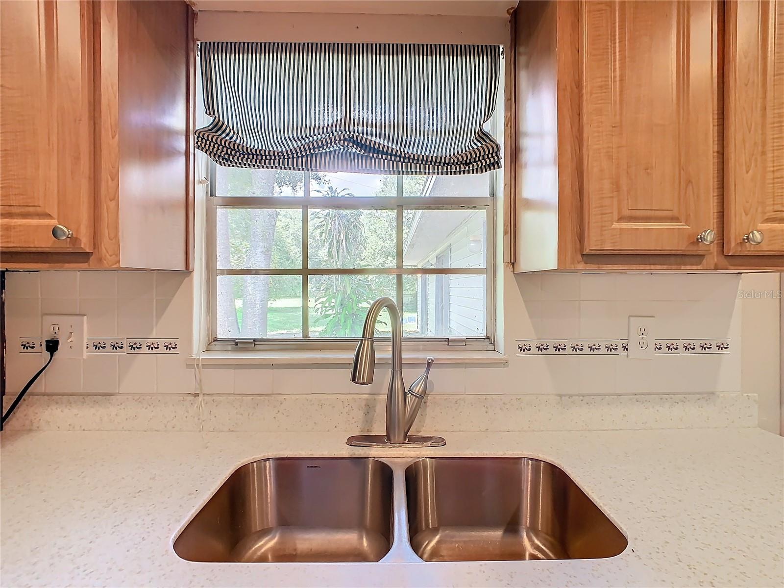1967 FOXHOLLOW DR E