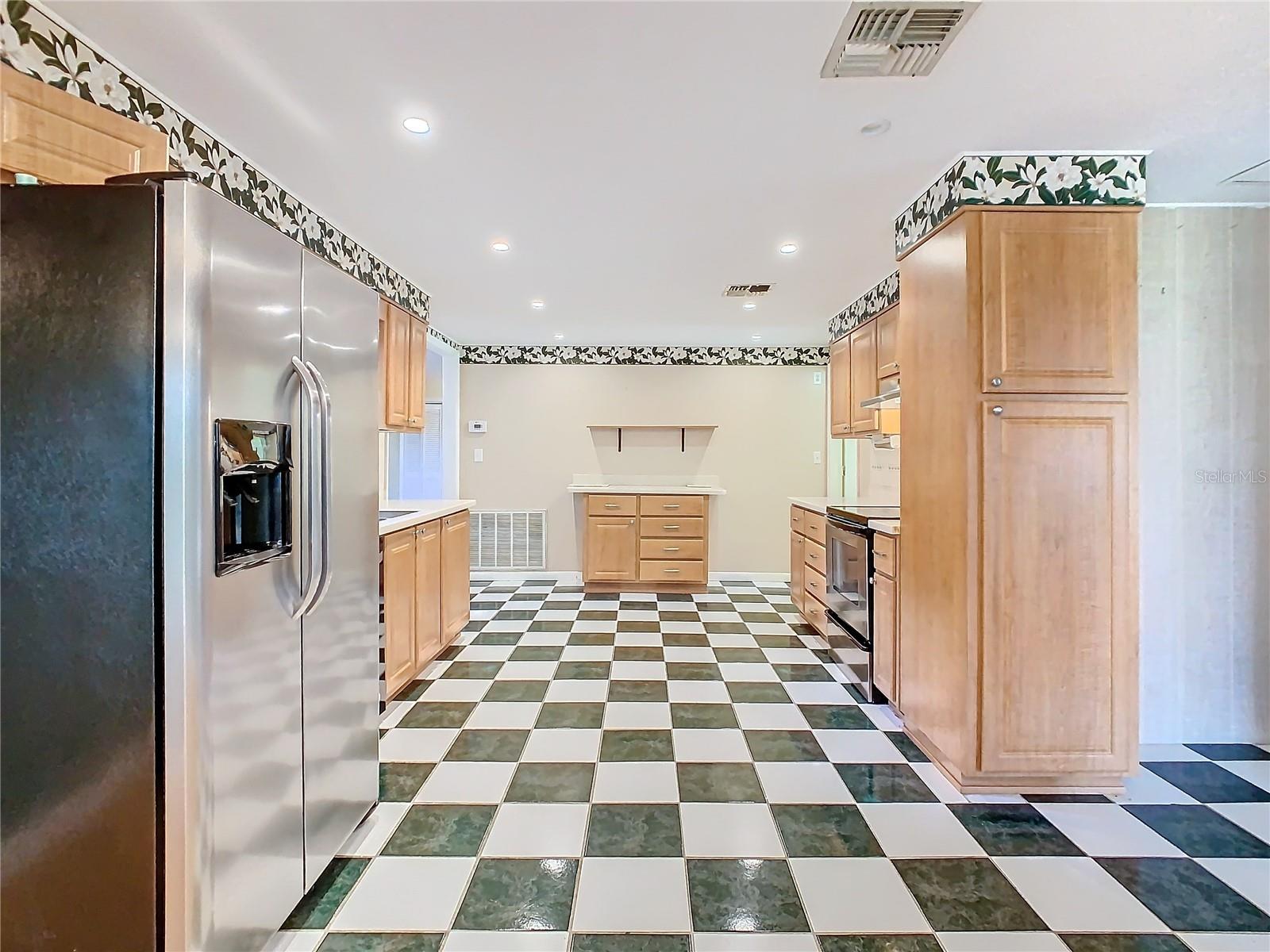 1967 FOXHOLLOW DR E