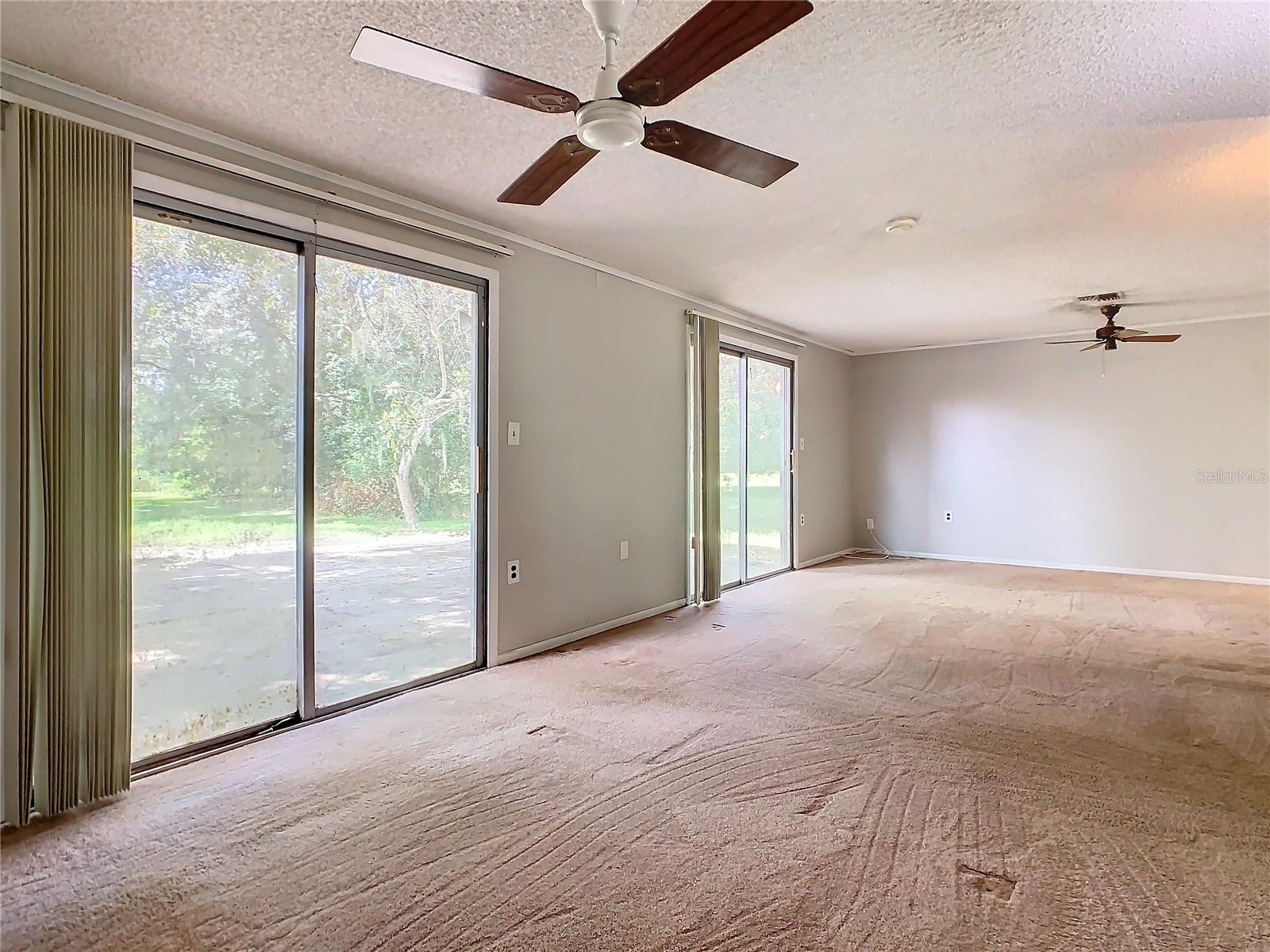 1967 FOXHOLLOW DR E