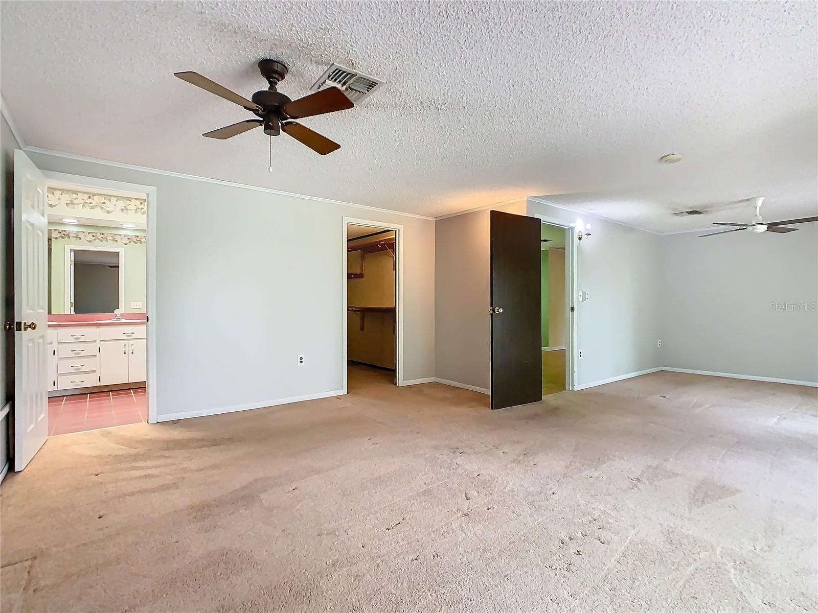 1967 FOXHOLLOW DR E