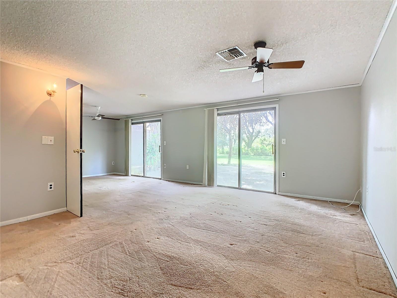 1967 FOXHOLLOW DR E