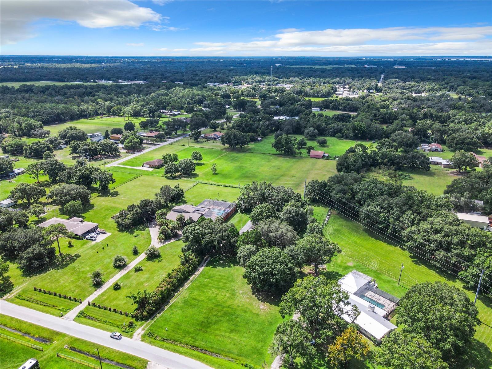 1967 FOXHOLLOW DR E