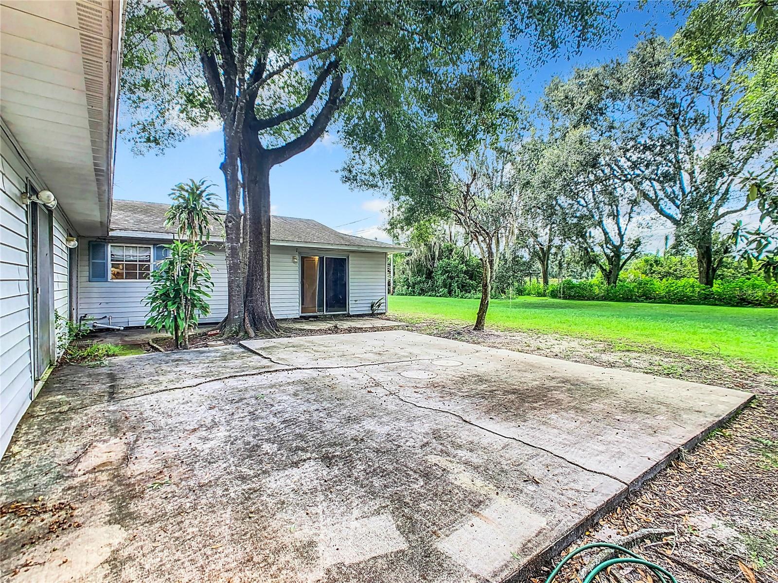 1967 FOXHOLLOW DR E