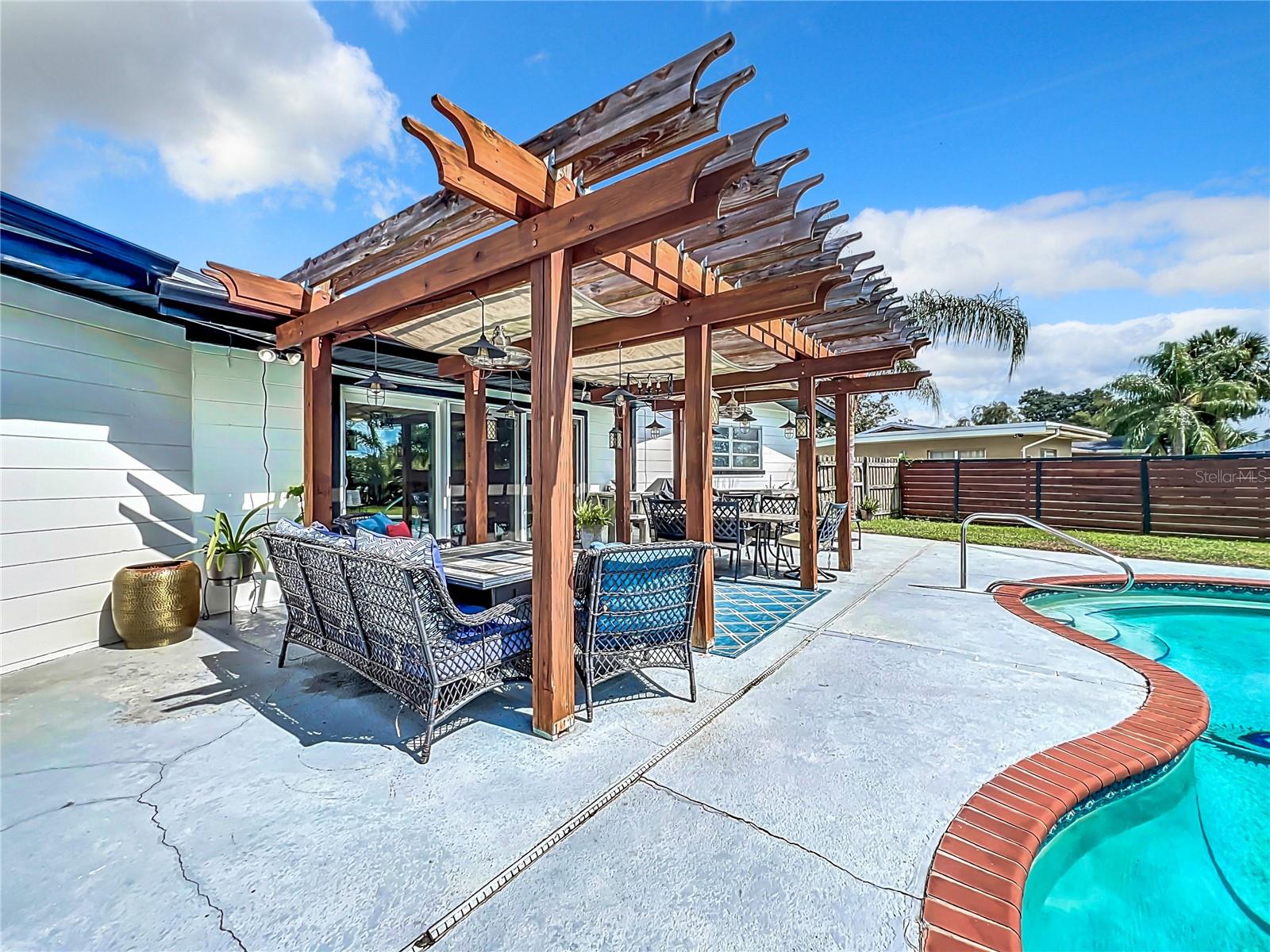 860 PIEDMONT DR SE