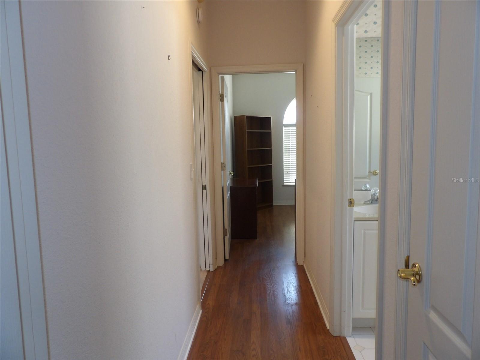 252 GOLF AIRE BLVD
