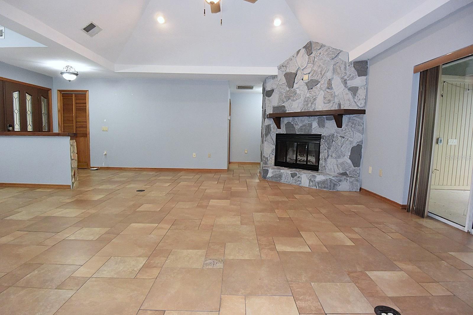 370 TELFORD CT