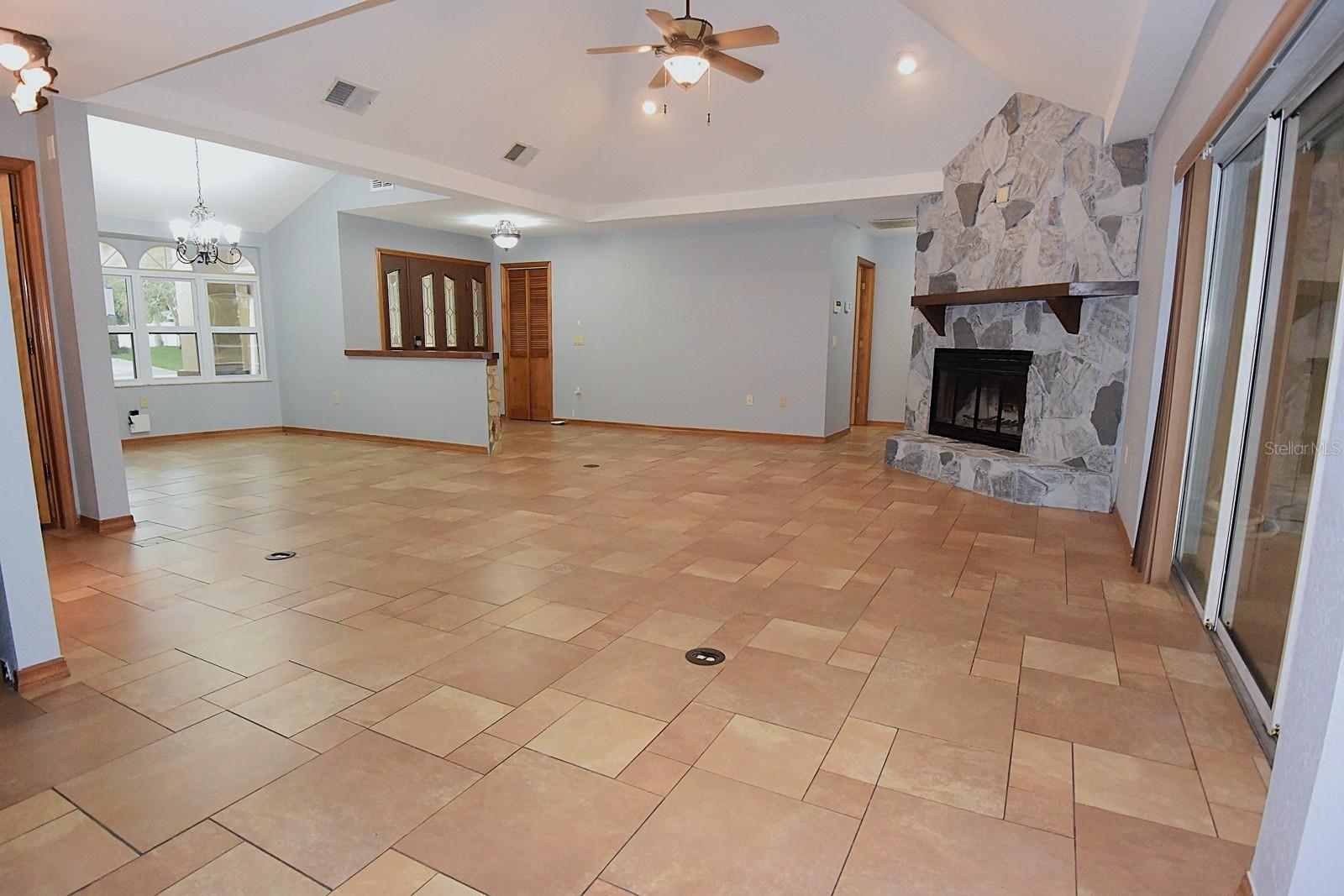 370 TELFORD CT