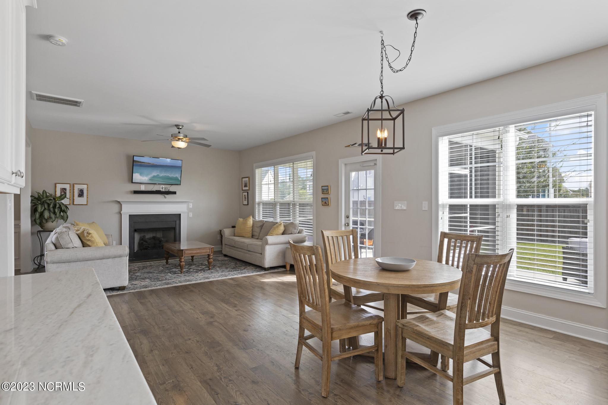 41 S Lamplighters Walk