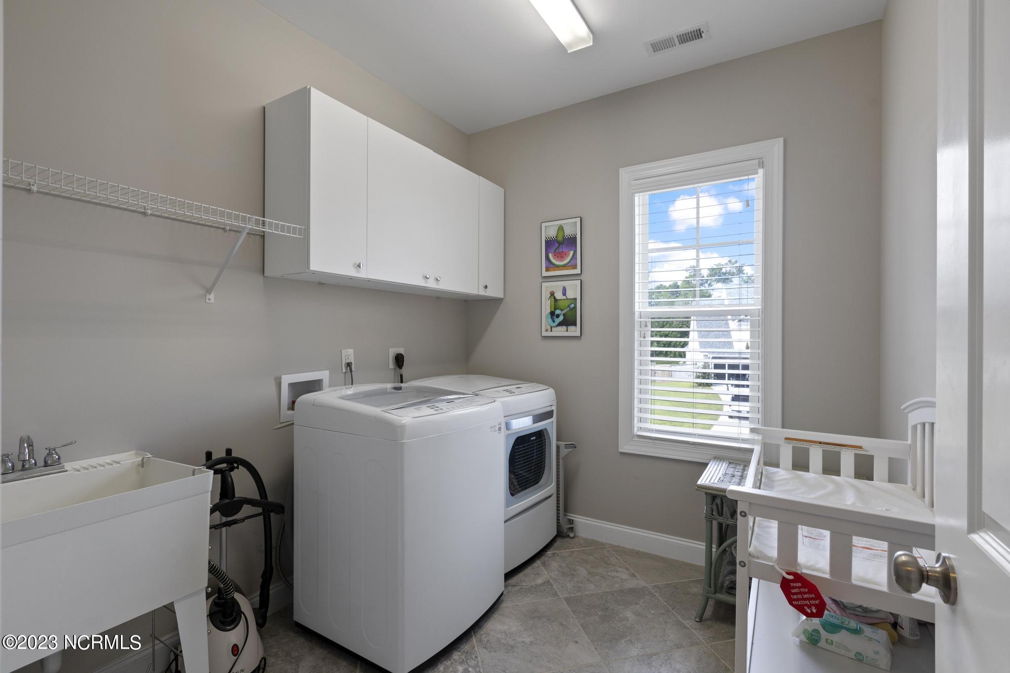 41 S Lamplighters Walk