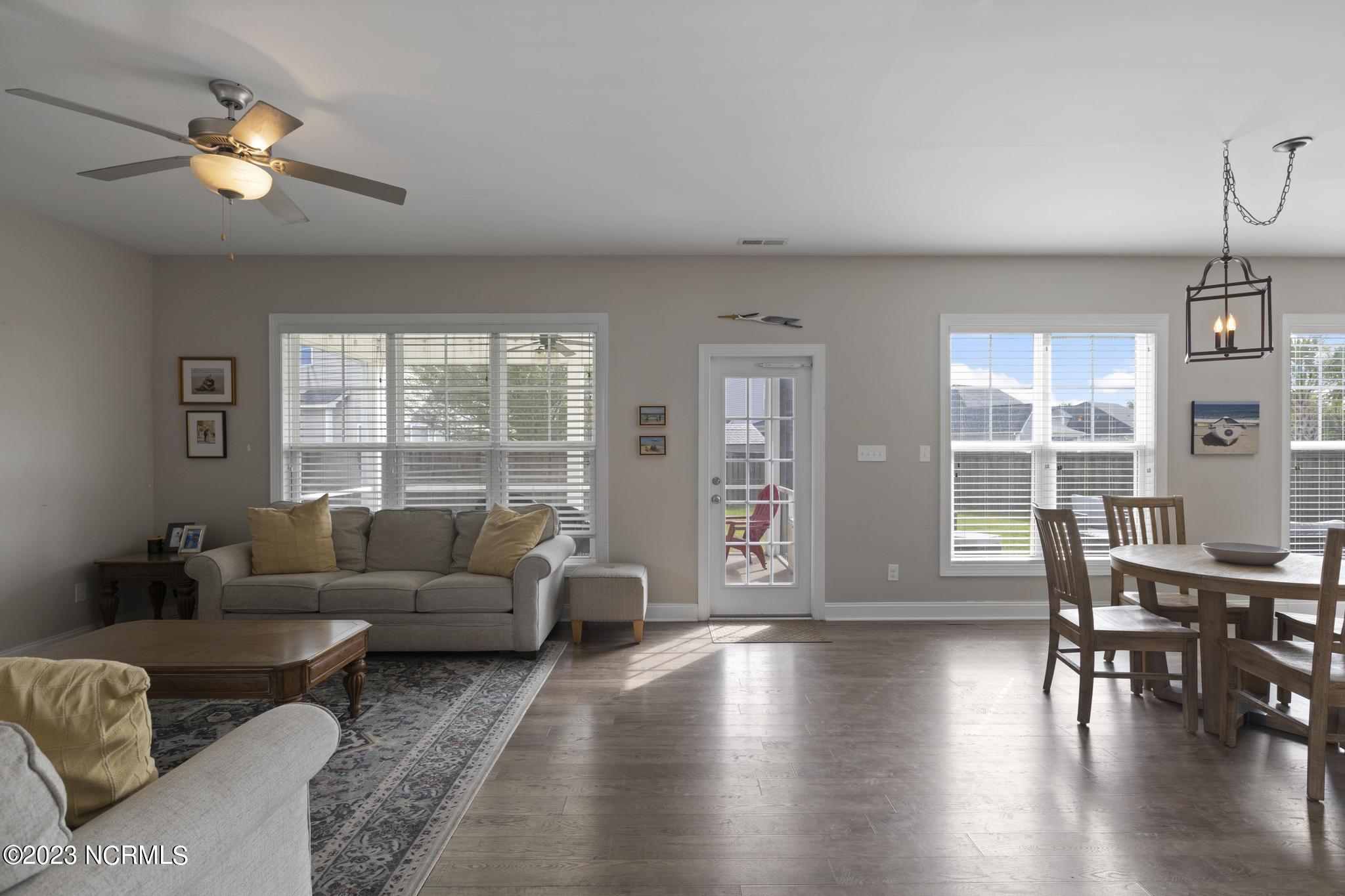 41 S Lamplighters Walk