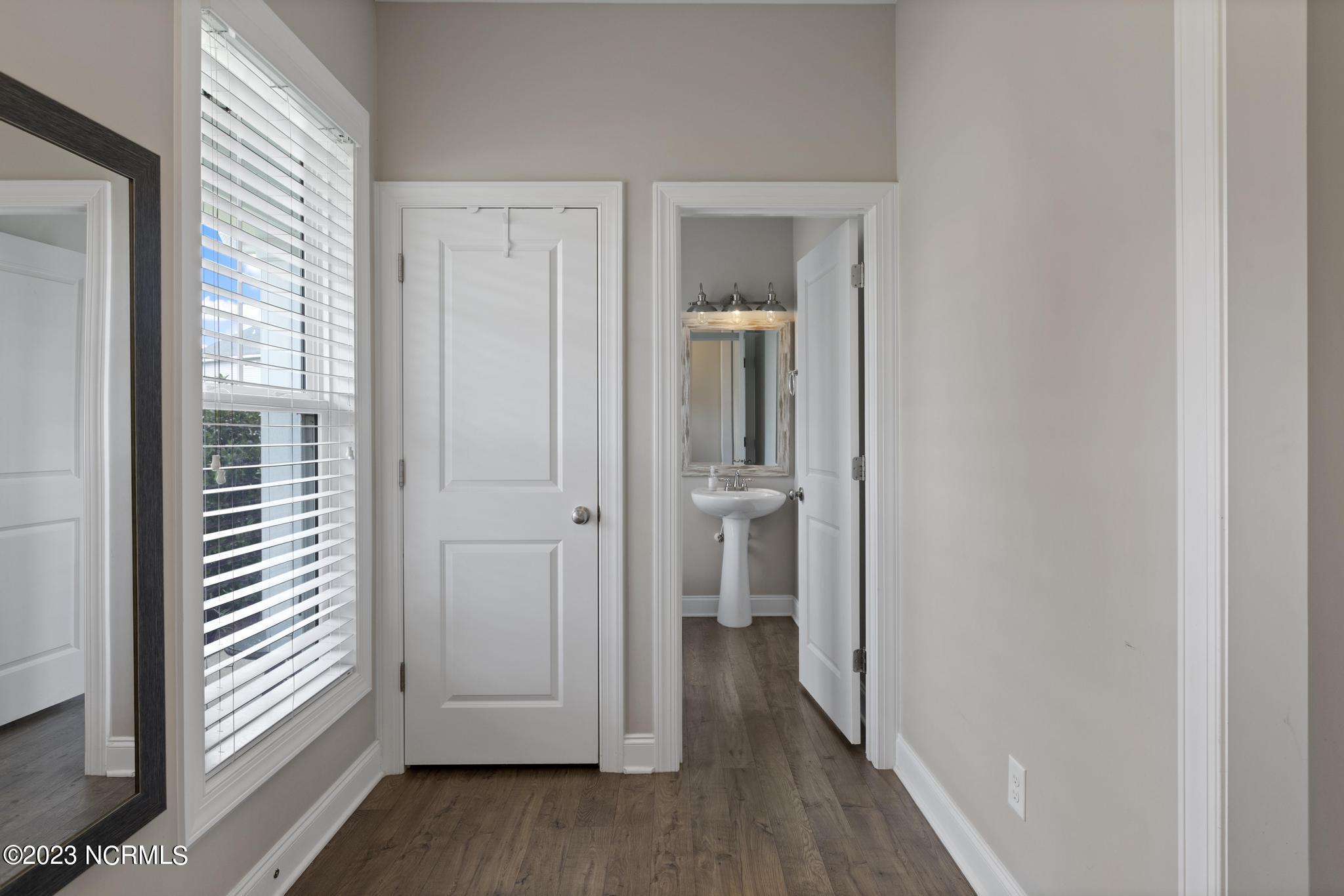 41 S Lamplighters Walk