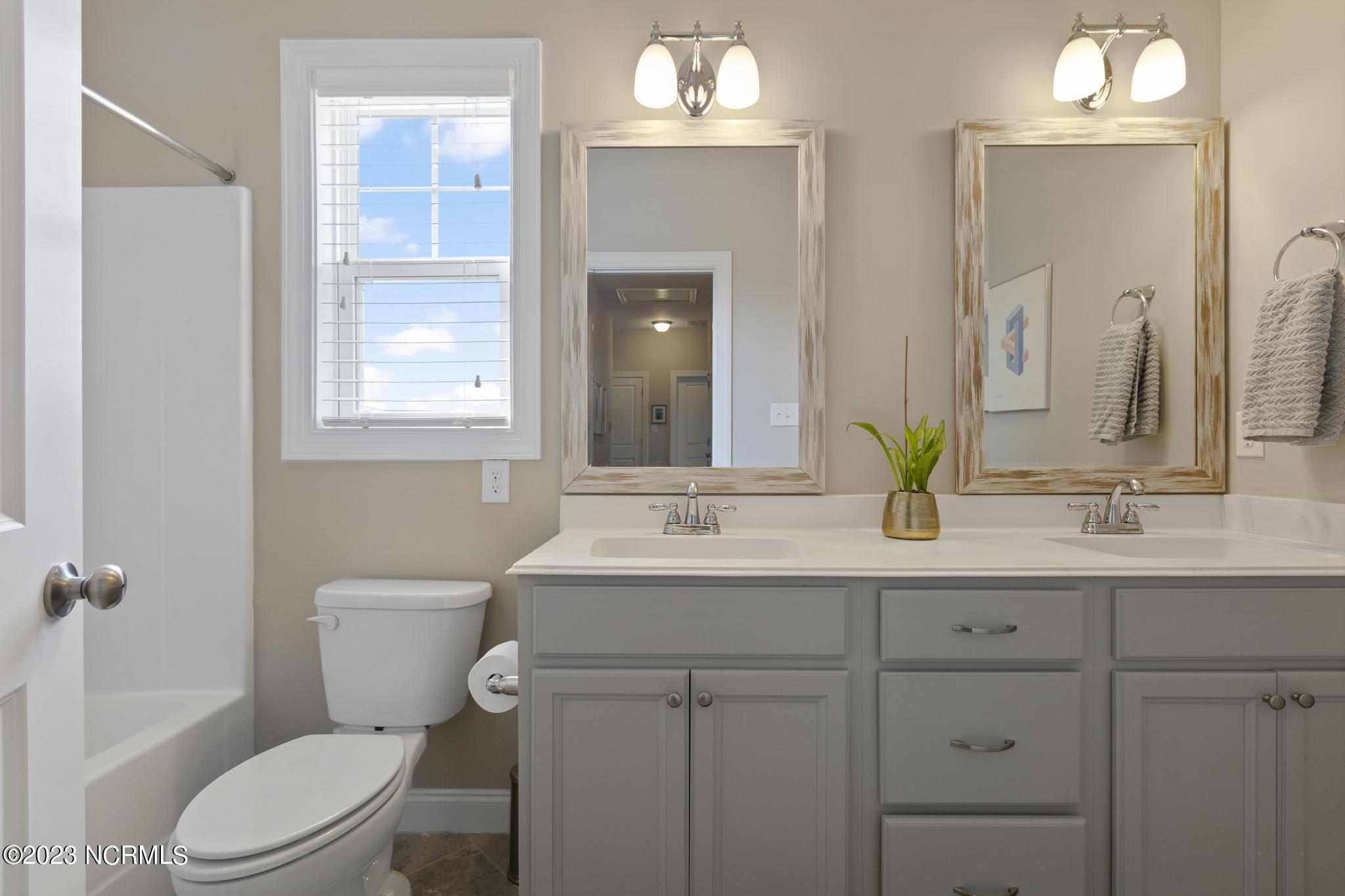 41 S Lamplighters Walk