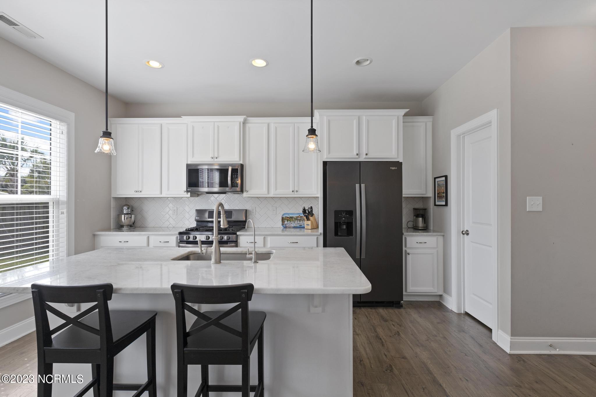 41 S Lamplighters Walk