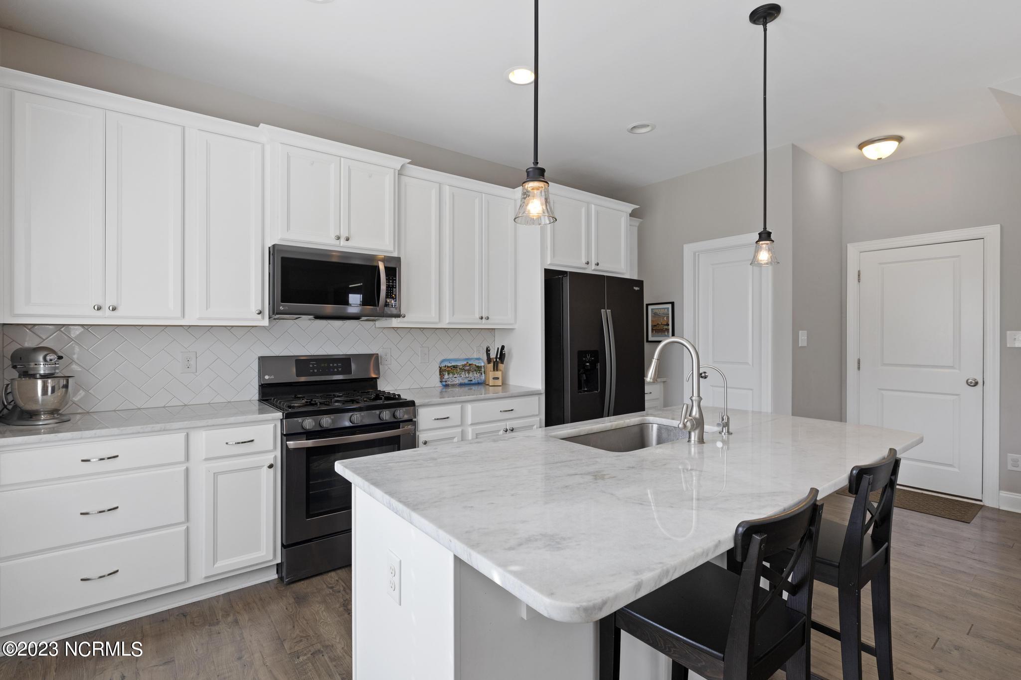 41 S Lamplighters Walk