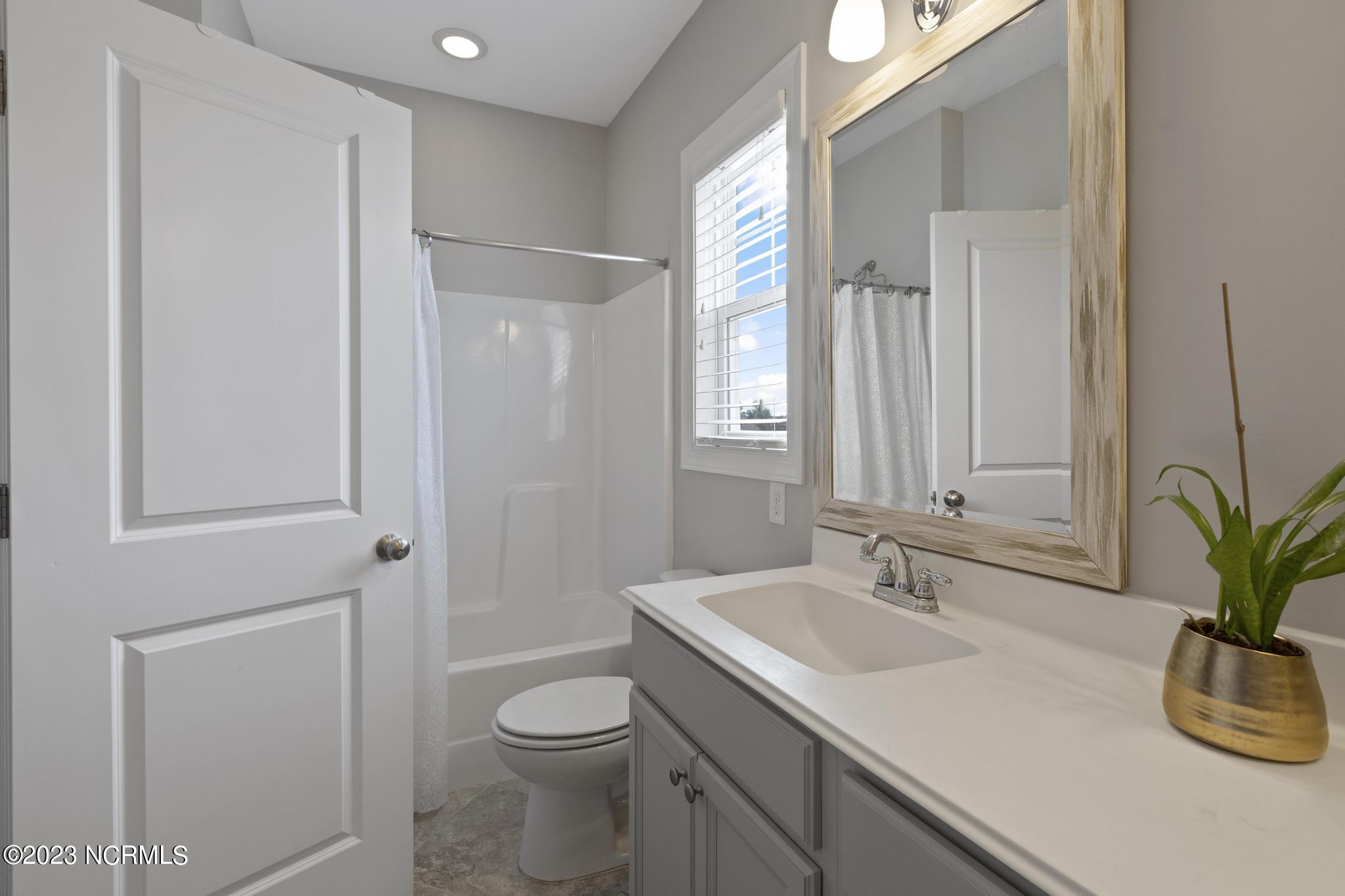 41 S Lamplighters Walk