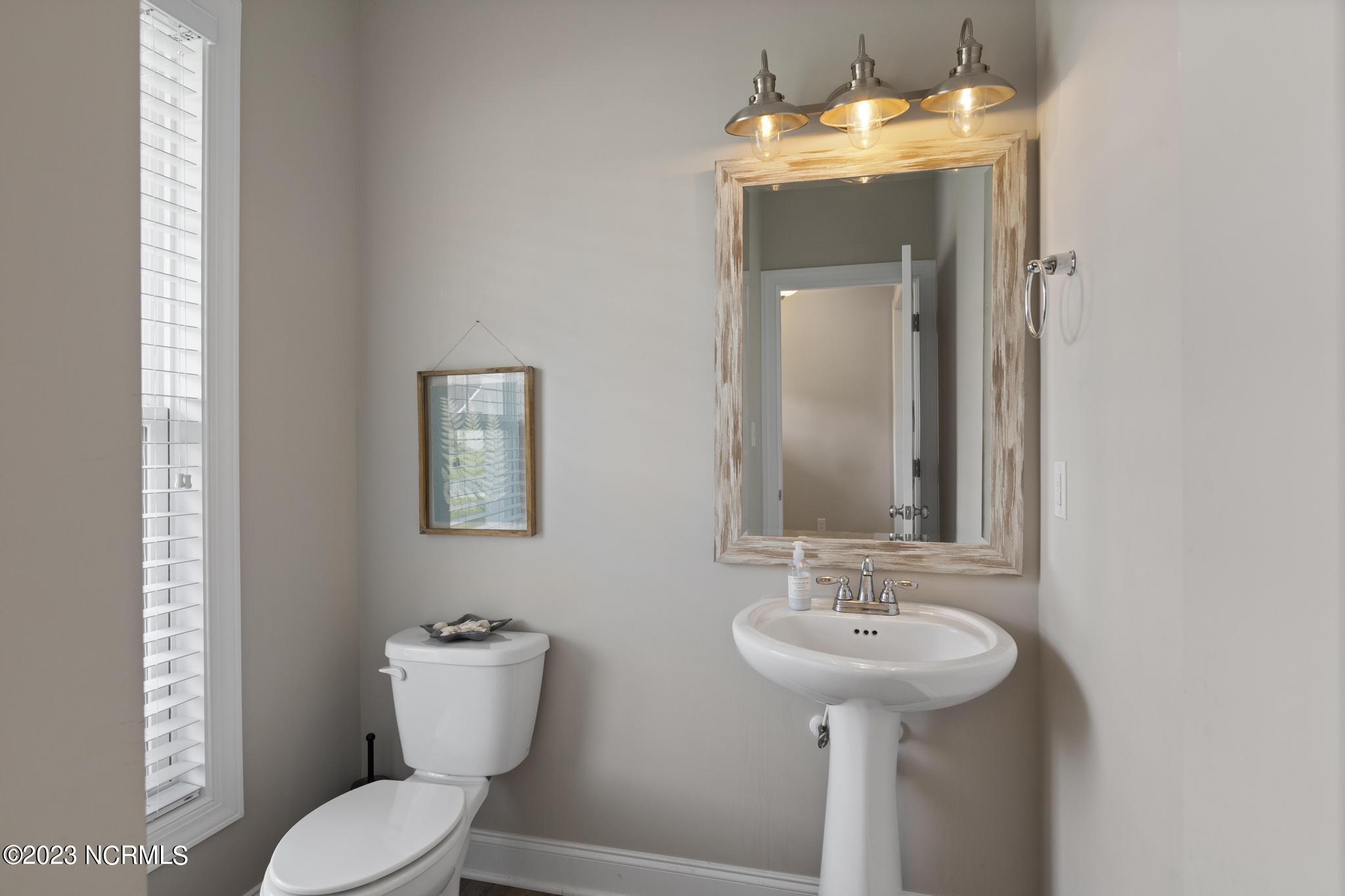 41 S Lamplighters Walk