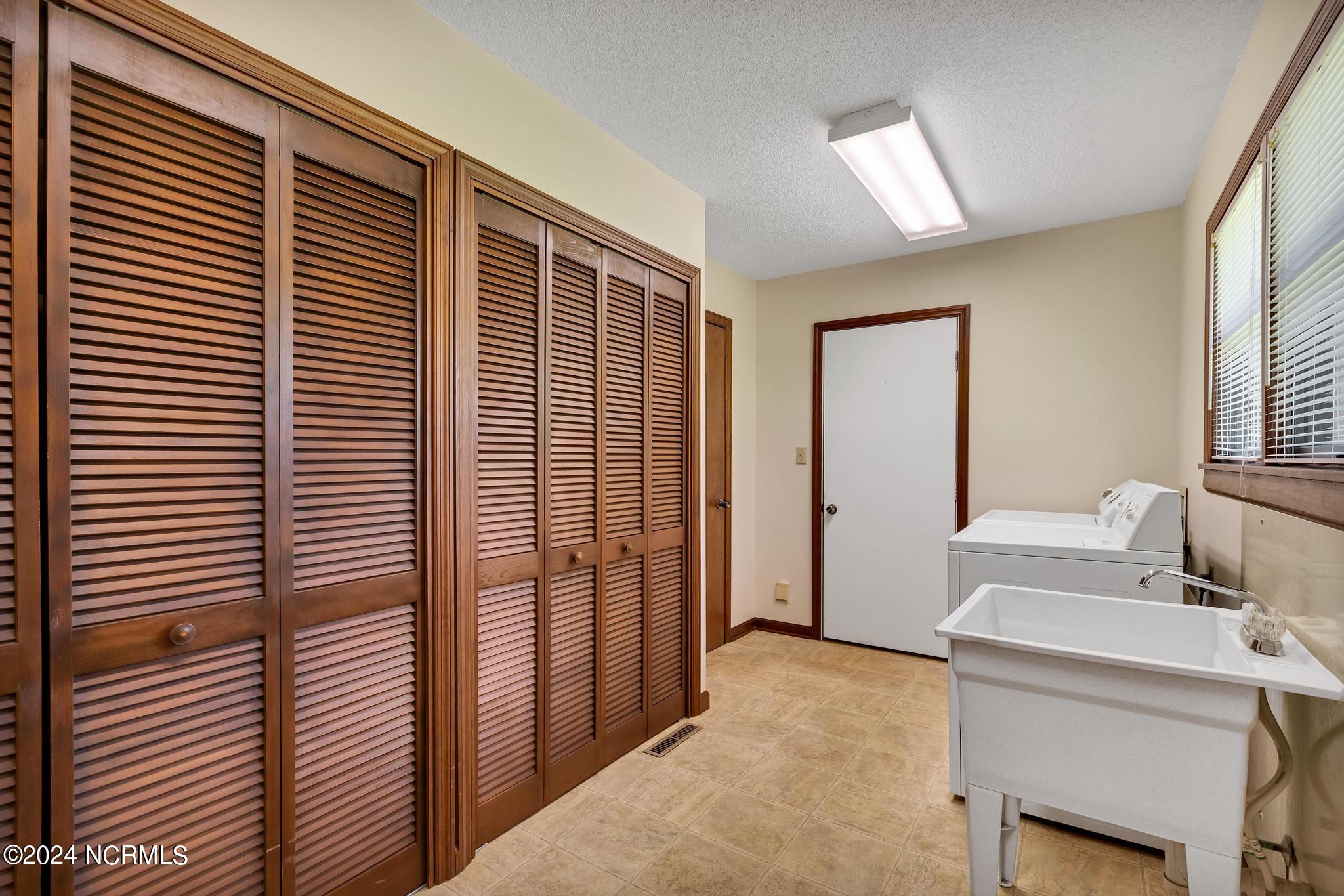 108 Inlet Court