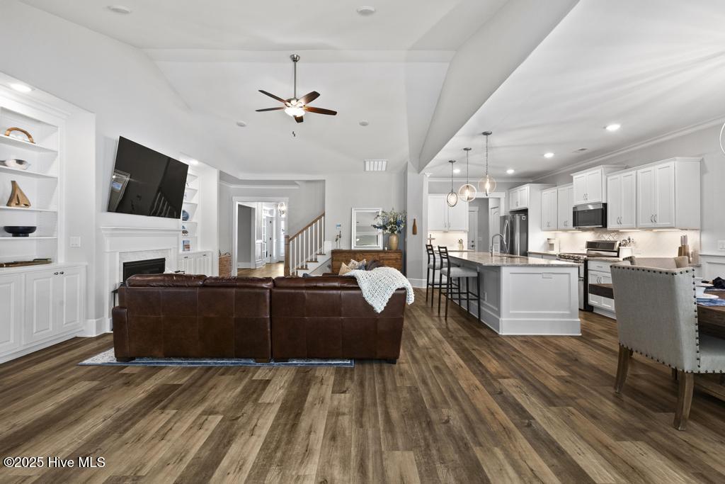 323 Lightning Bug Lane