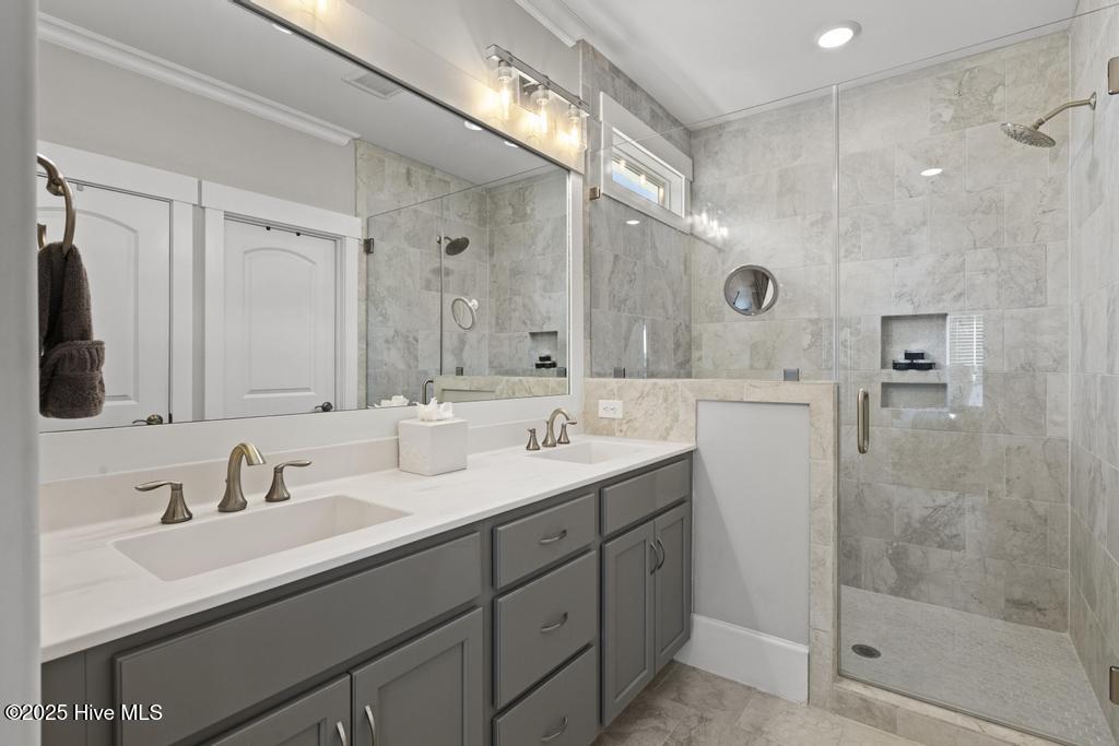 323 Lightning Bug Lane