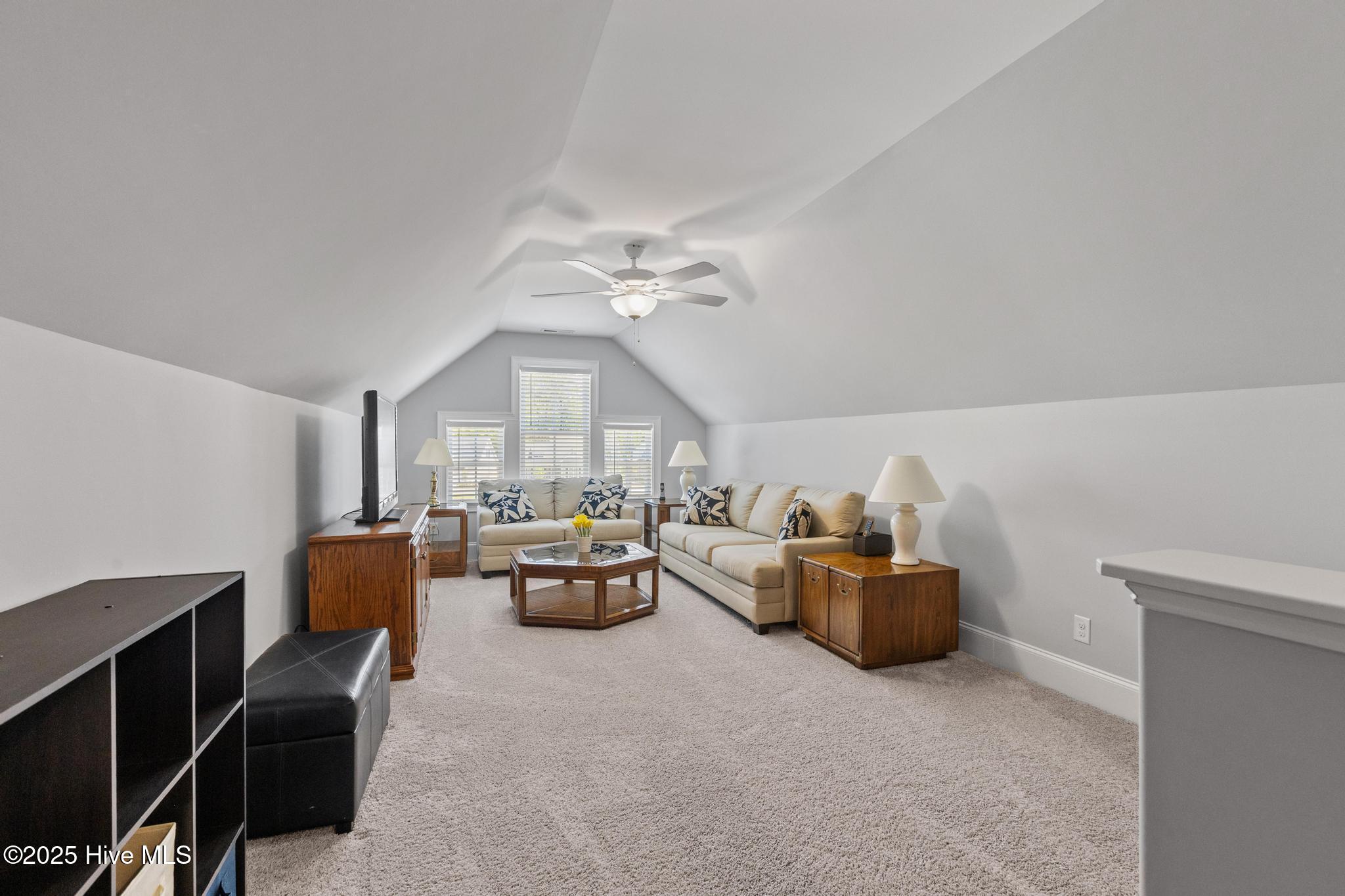 328 Lake Firefly Loop