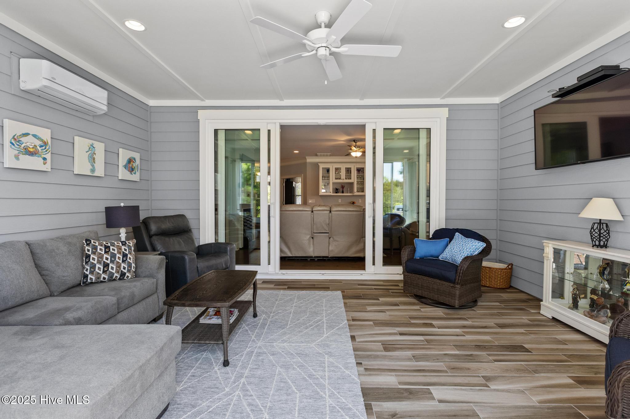 328 Lake Firefly Loop