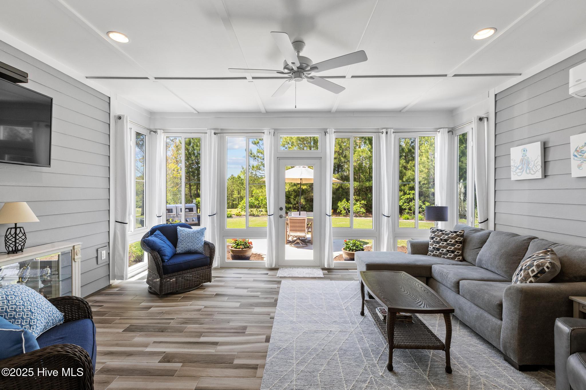 328 Lake Firefly Loop