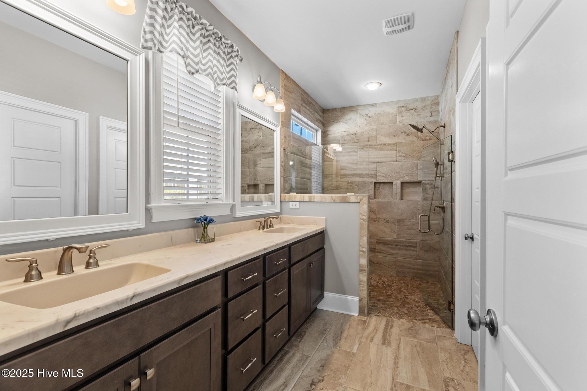 328 Lake Firefly Loop