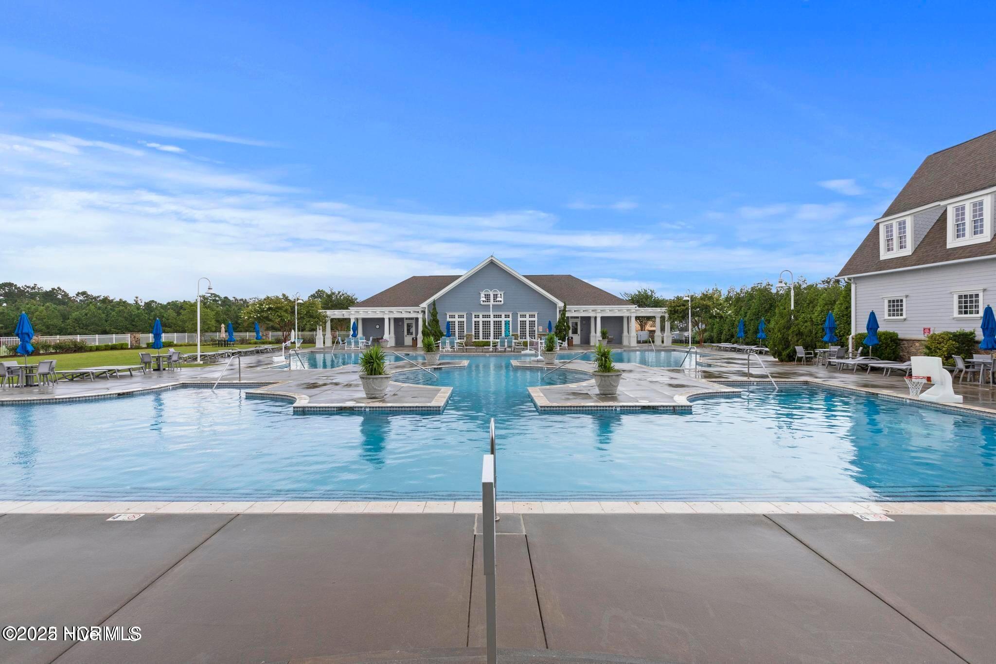 328 Lake Firefly Loop