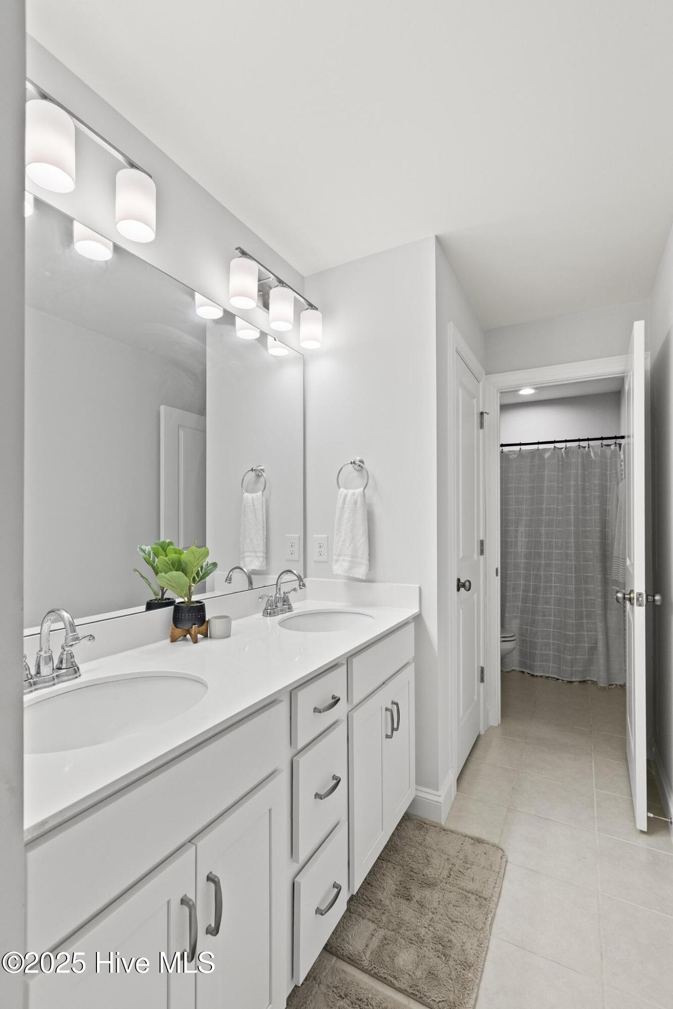 210 W Weatherbee Way