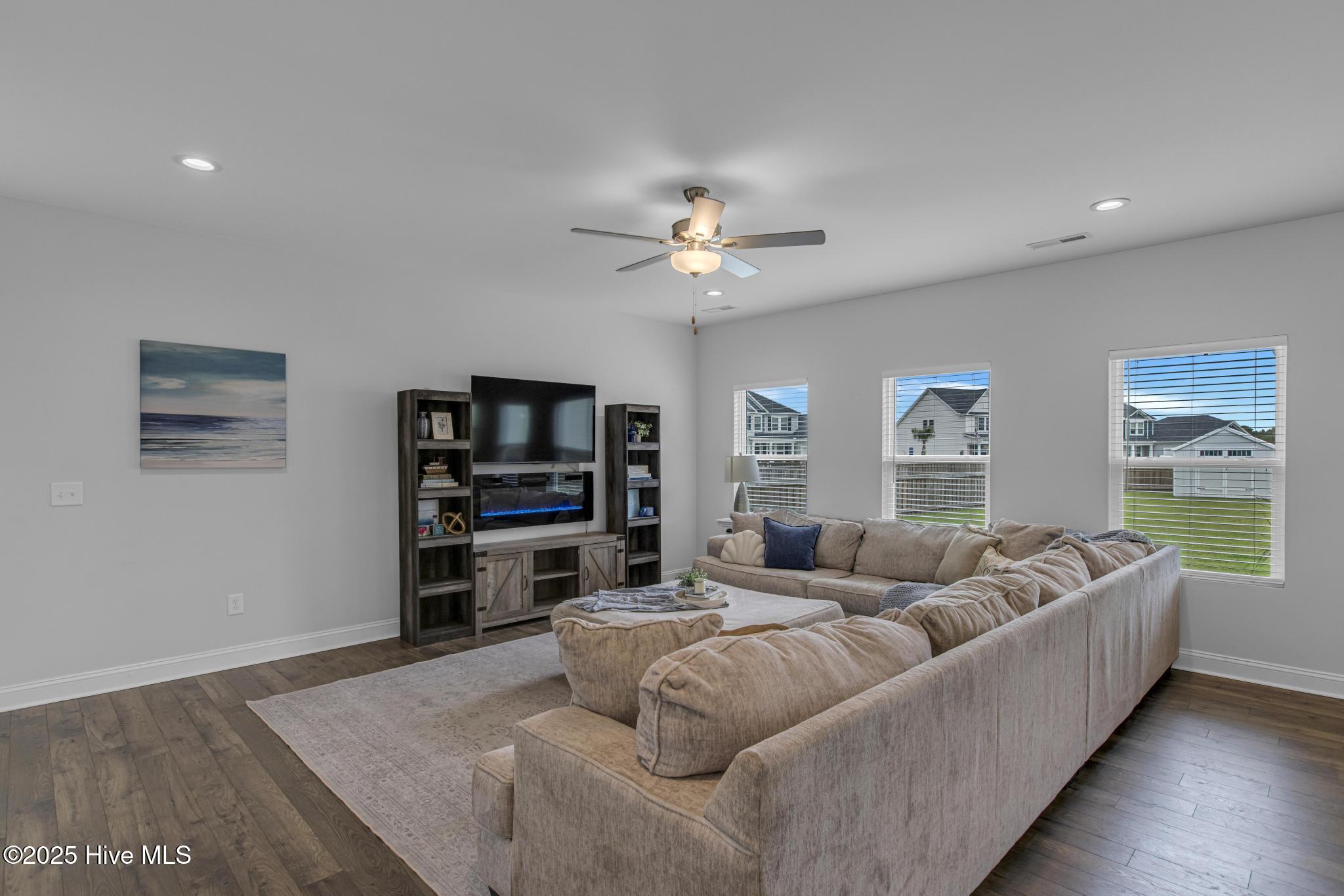 206 E Red Head Circle