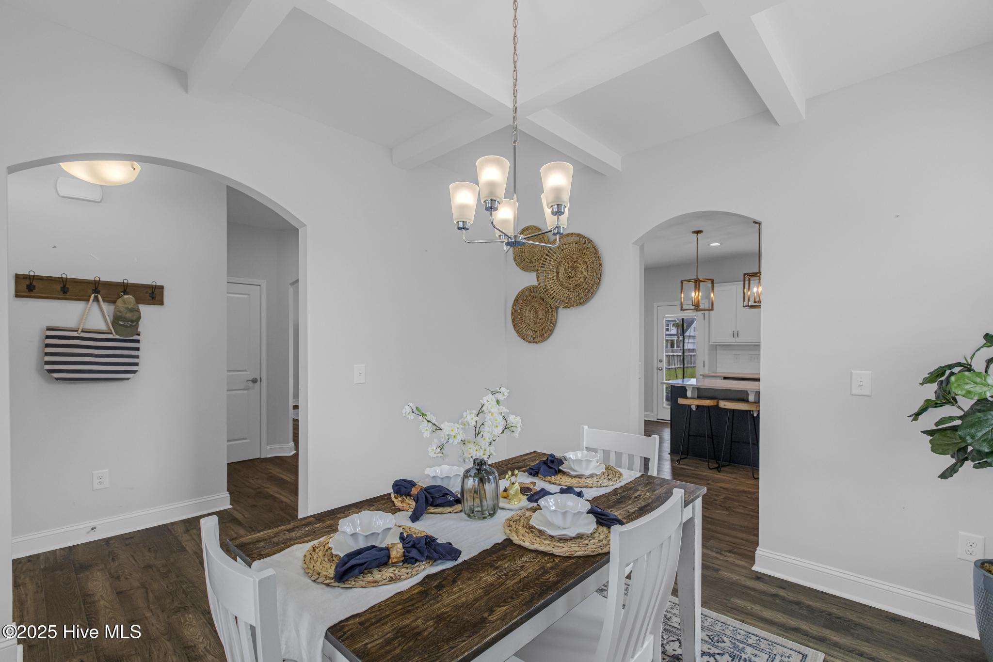 206 E Red Head Circle