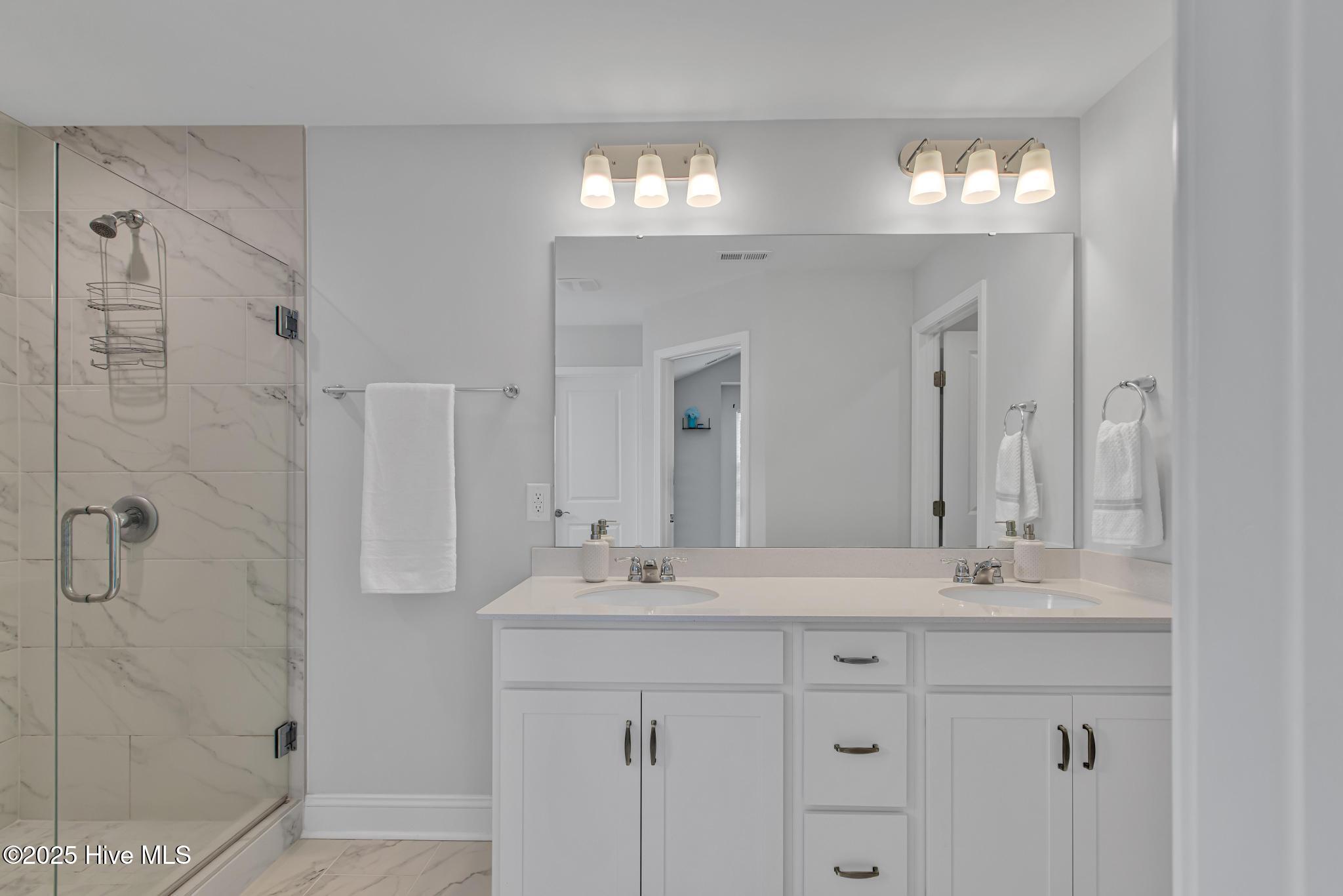 206 E Red Head Circle