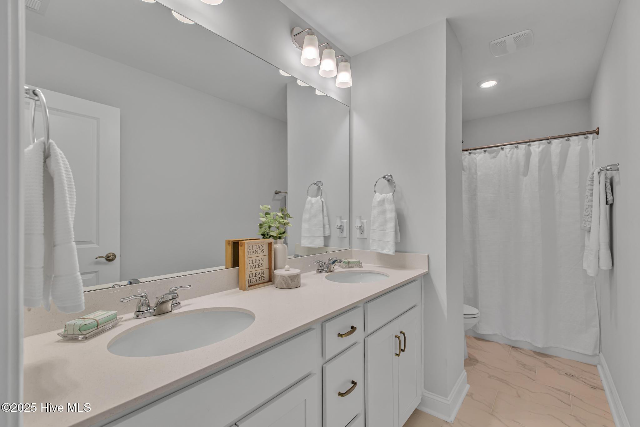 206 E Red Head Circle