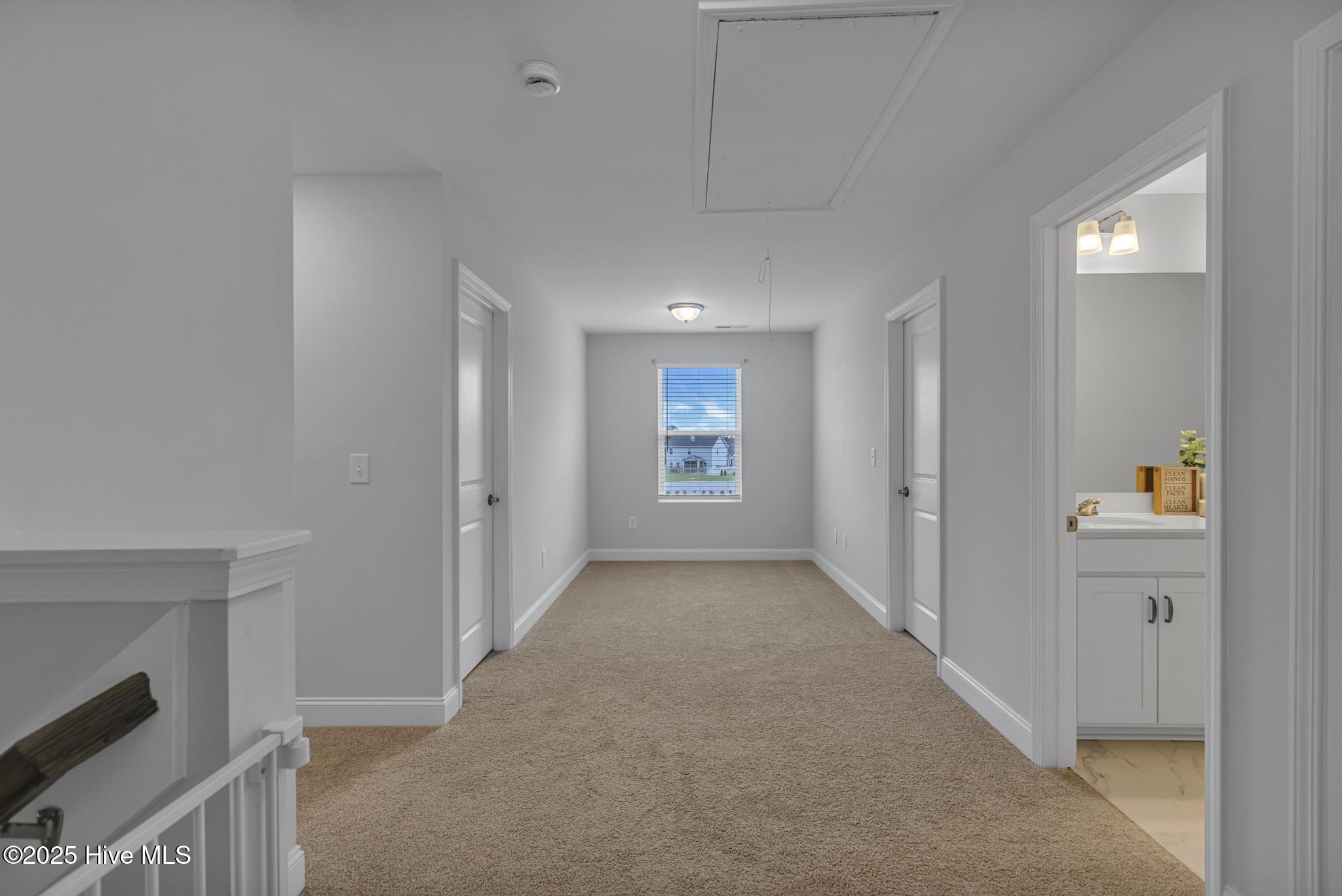 206 E Red Head Circle