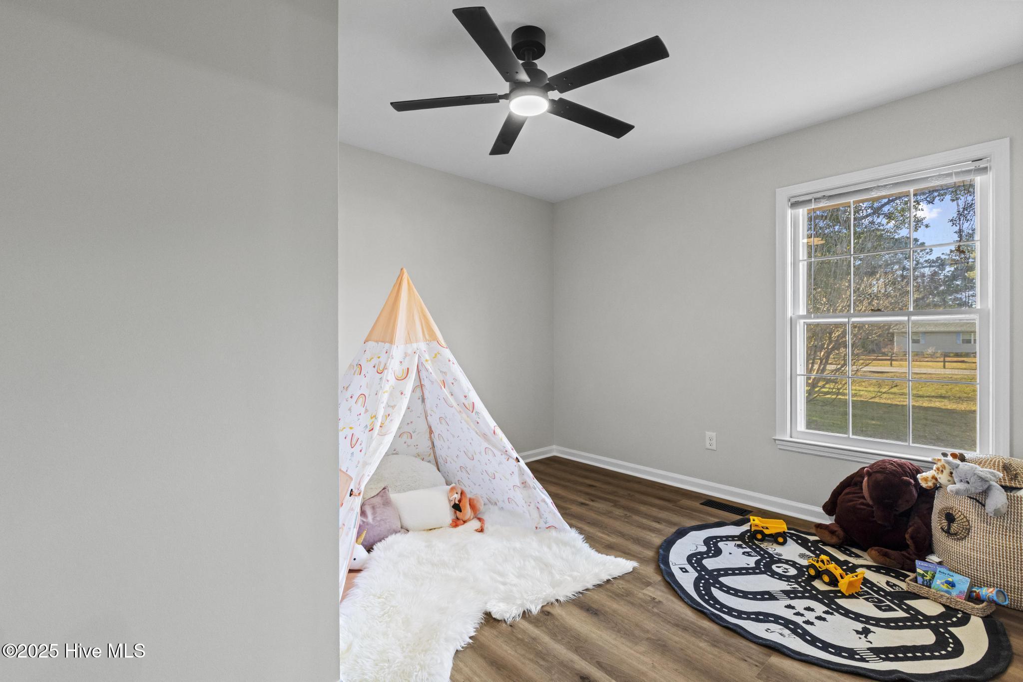 1462 Country Club Drive