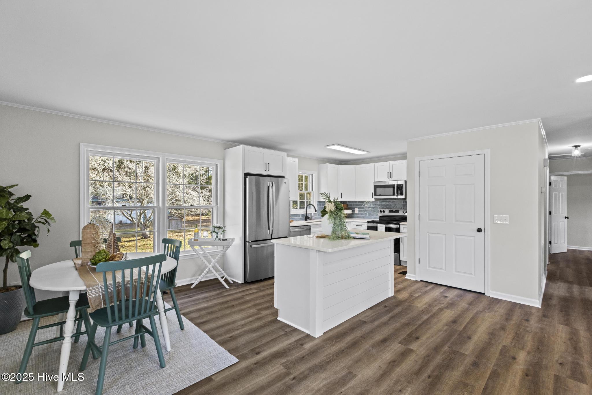 1462 Country Club Drive