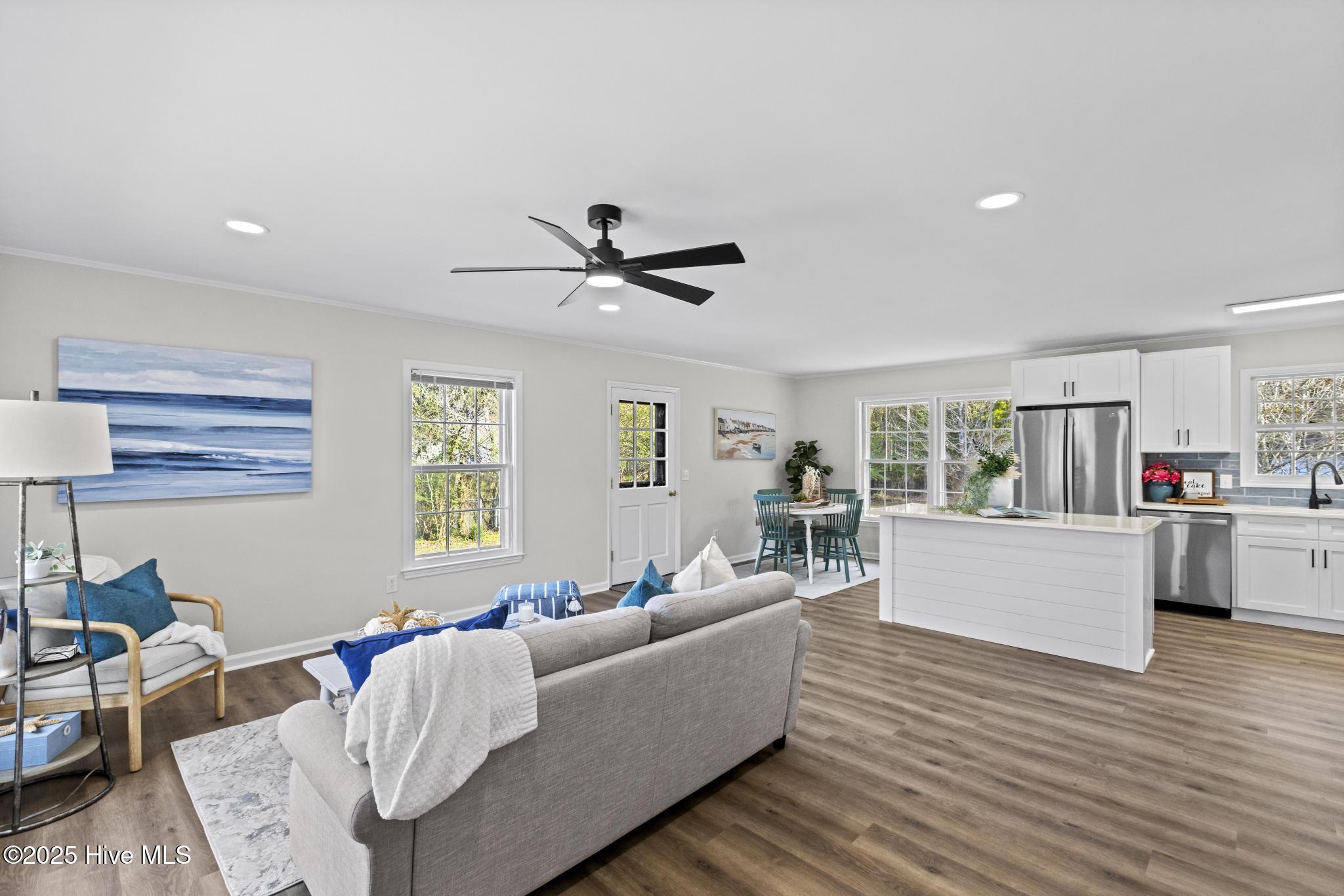 1462 Country Club Drive