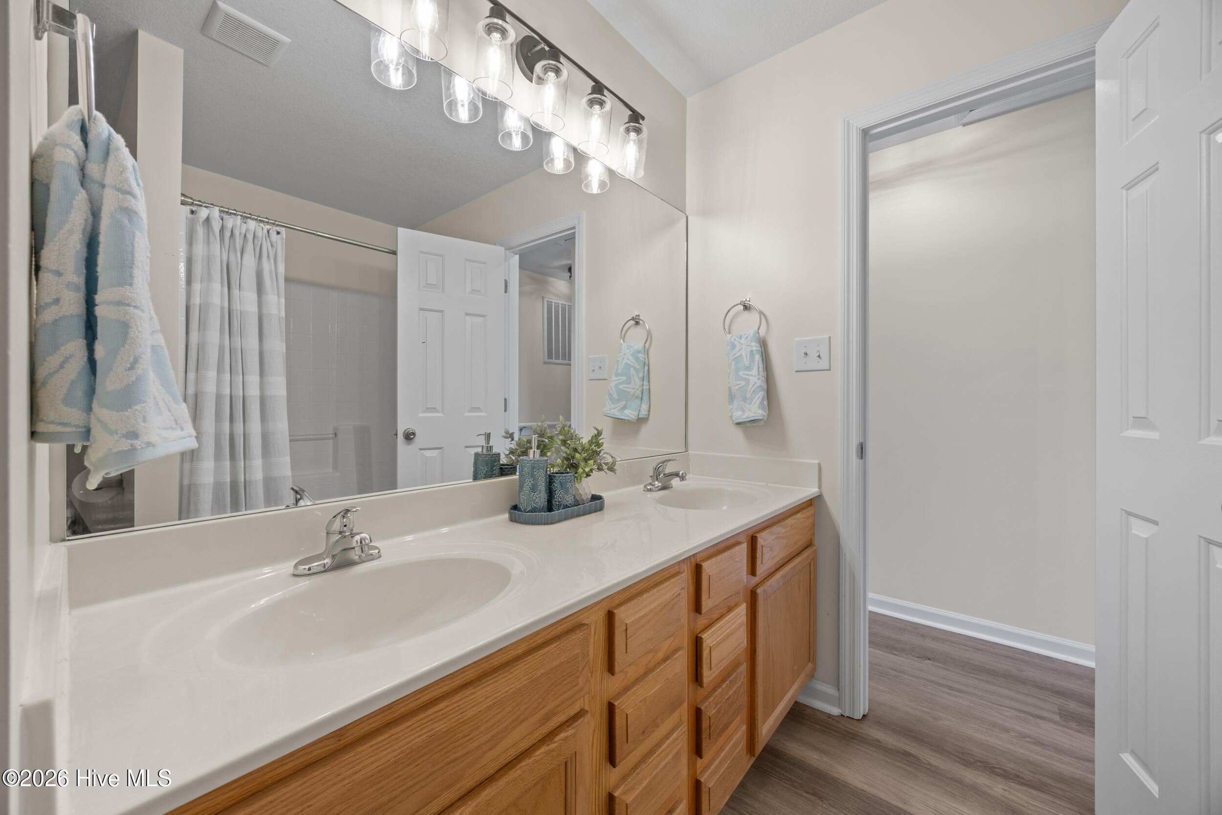 27 E Doris Avenue 111